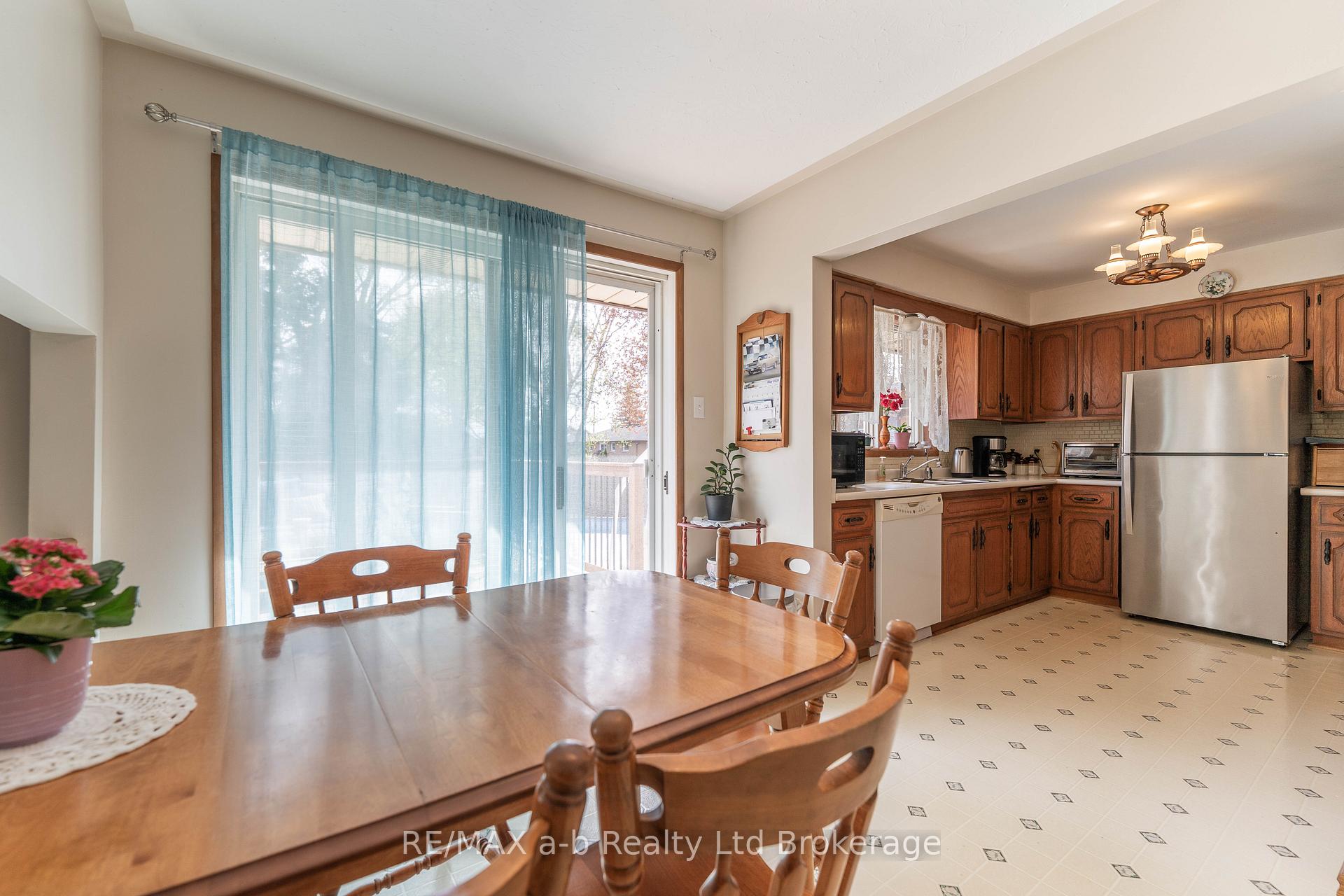 Photo 13 of 2 Cranberry Road, Tillsonburg — HOMEH