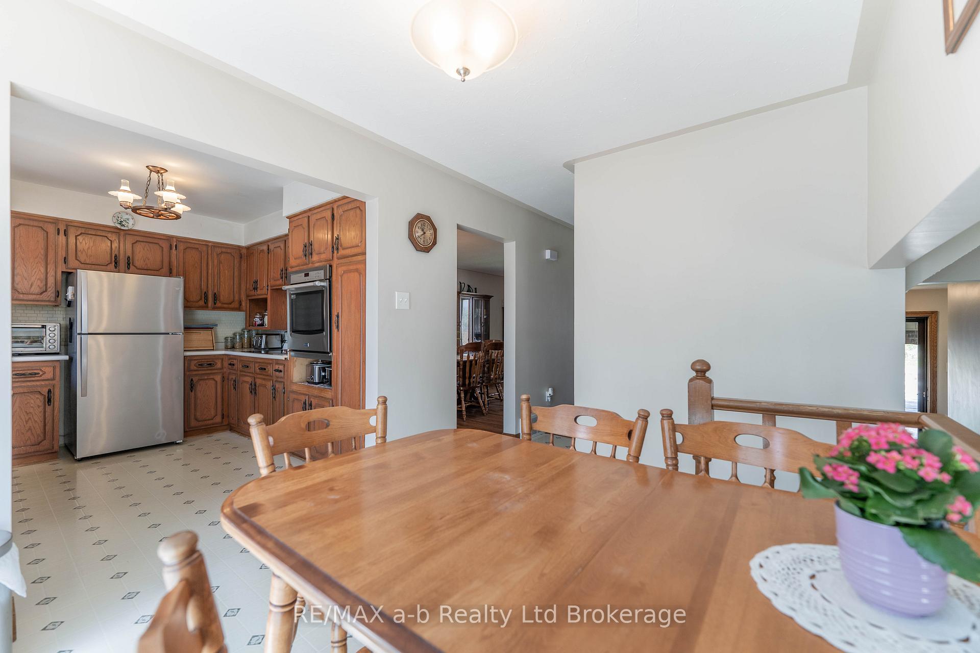 Photo 14 of 2 Cranberry Road, Tillsonburg — HOMEH