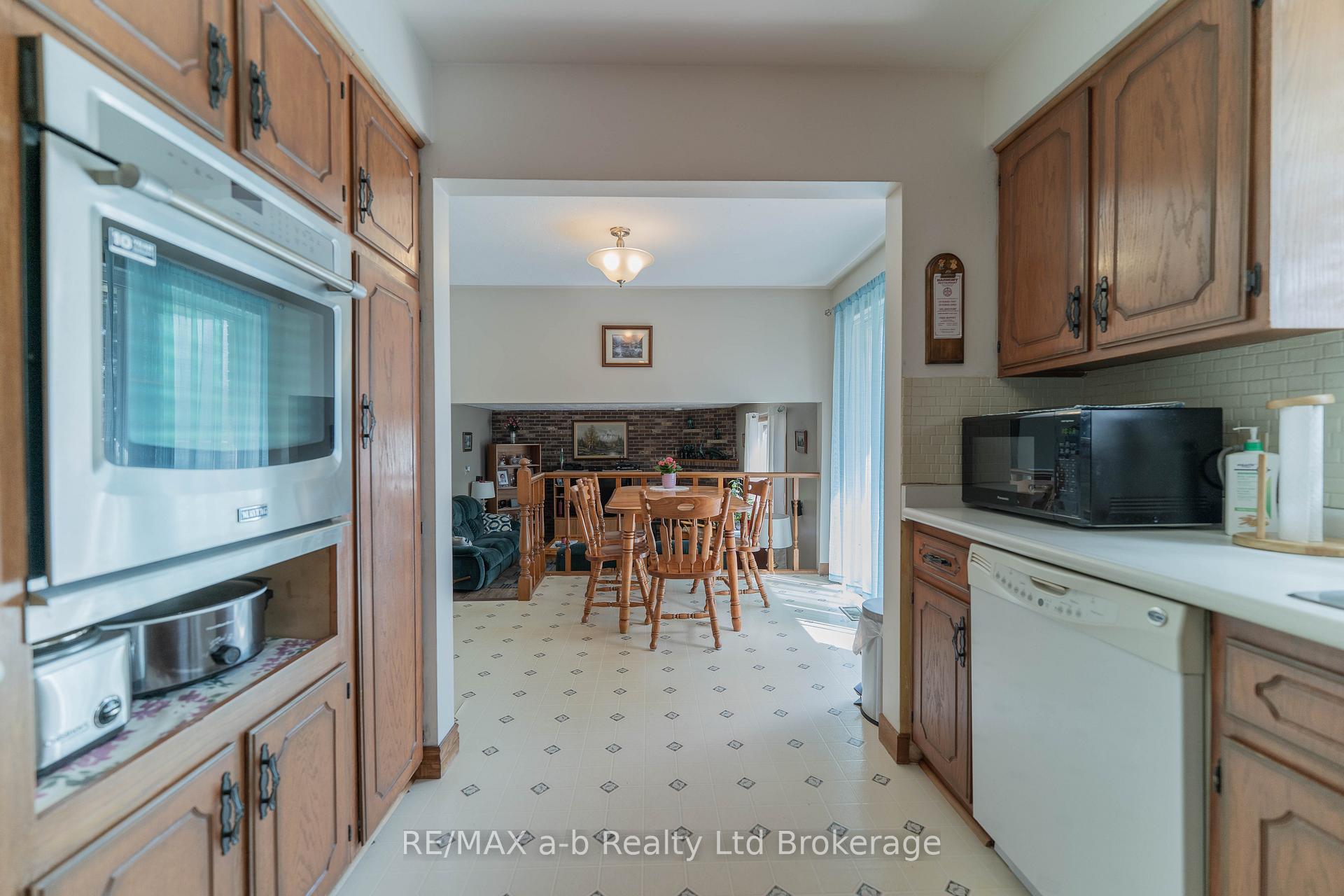 Photo 15 of 2 Cranberry Road, Tillsonburg — HOMEH