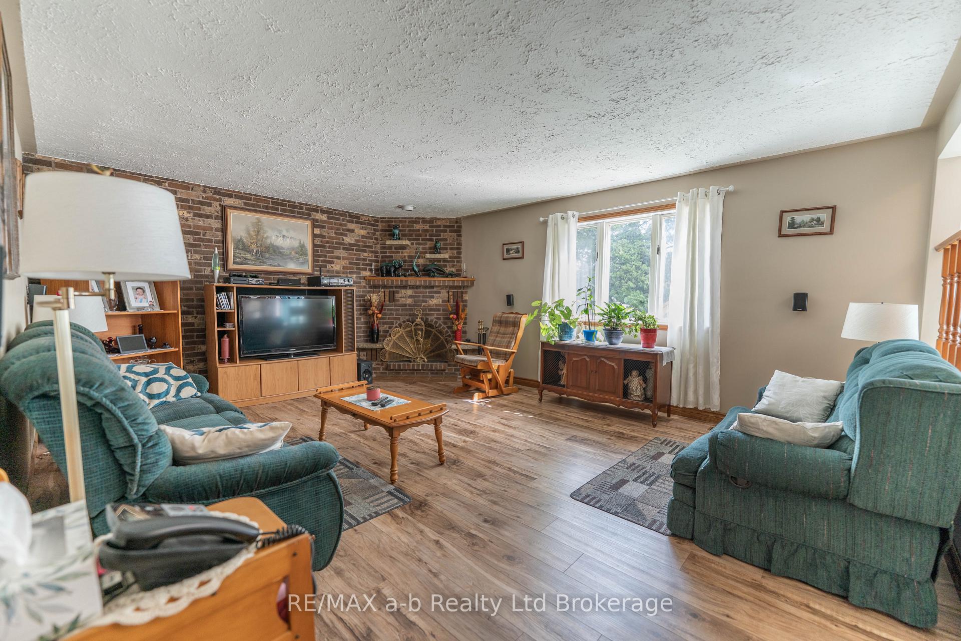 Photo 17 of 2 Cranberry Road, Tillsonburg — HOMEH