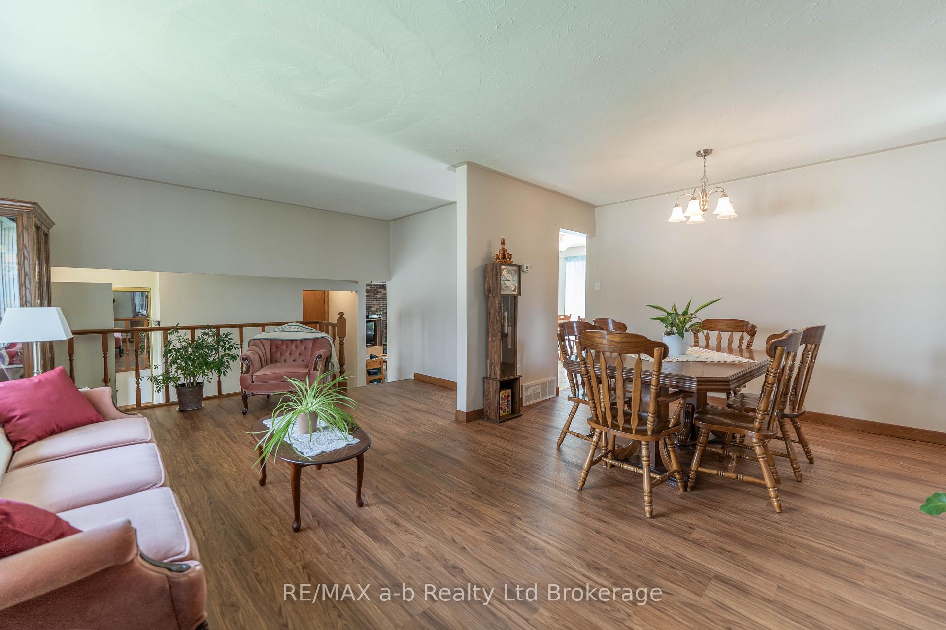 Photo 18 of 2 Cranberry Road, Tillsonburg — HOMEH
