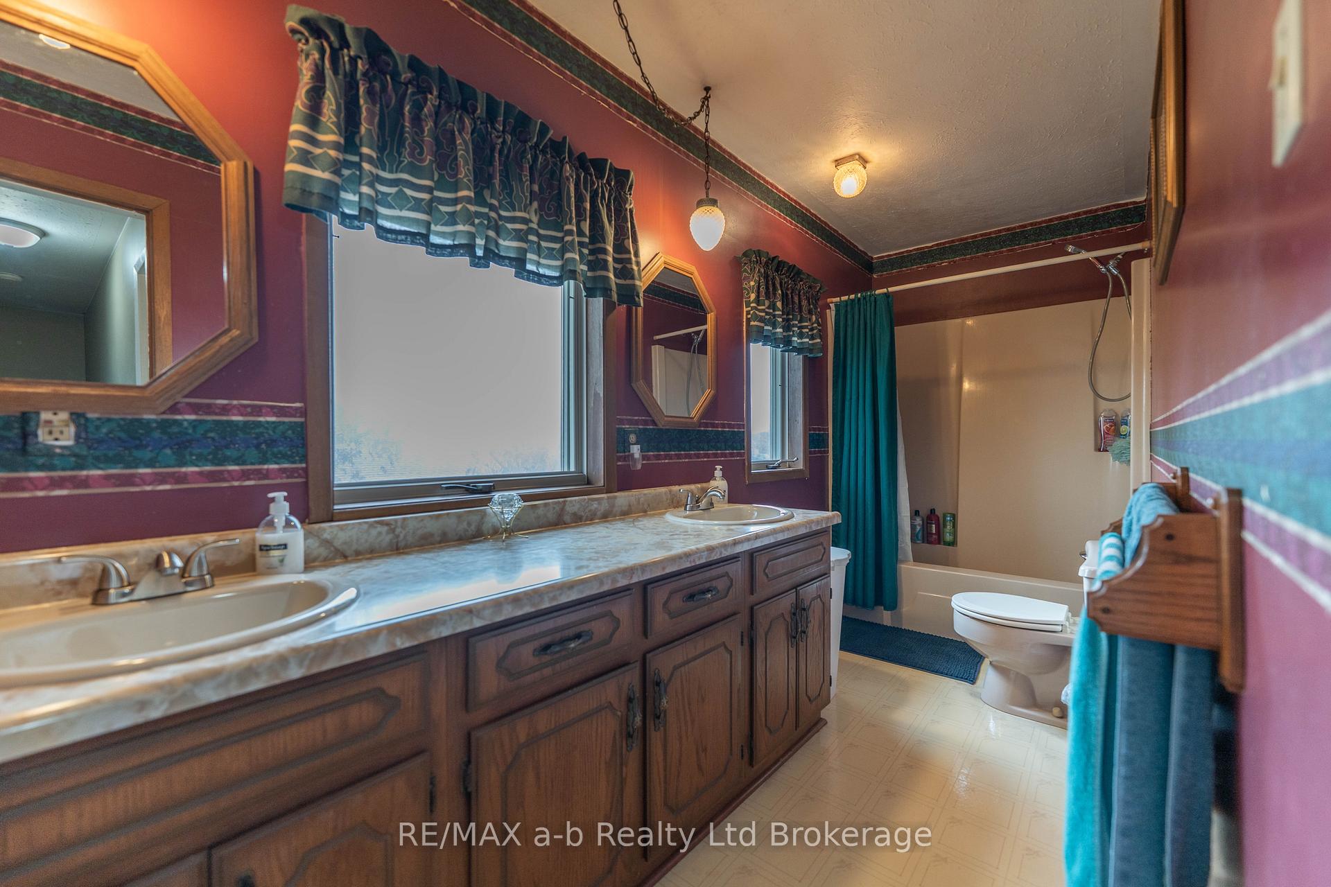 Photo 23 of 2 Cranberry Road, Tillsonburg — HOMEH