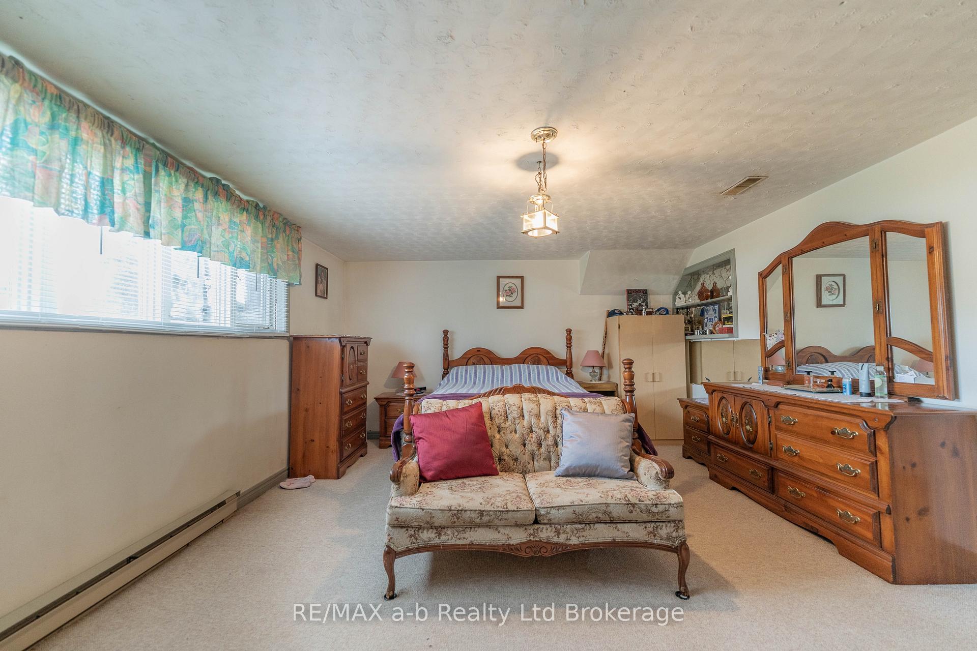 Photo 24 of 2 Cranberry Road, Tillsonburg — HOMEH