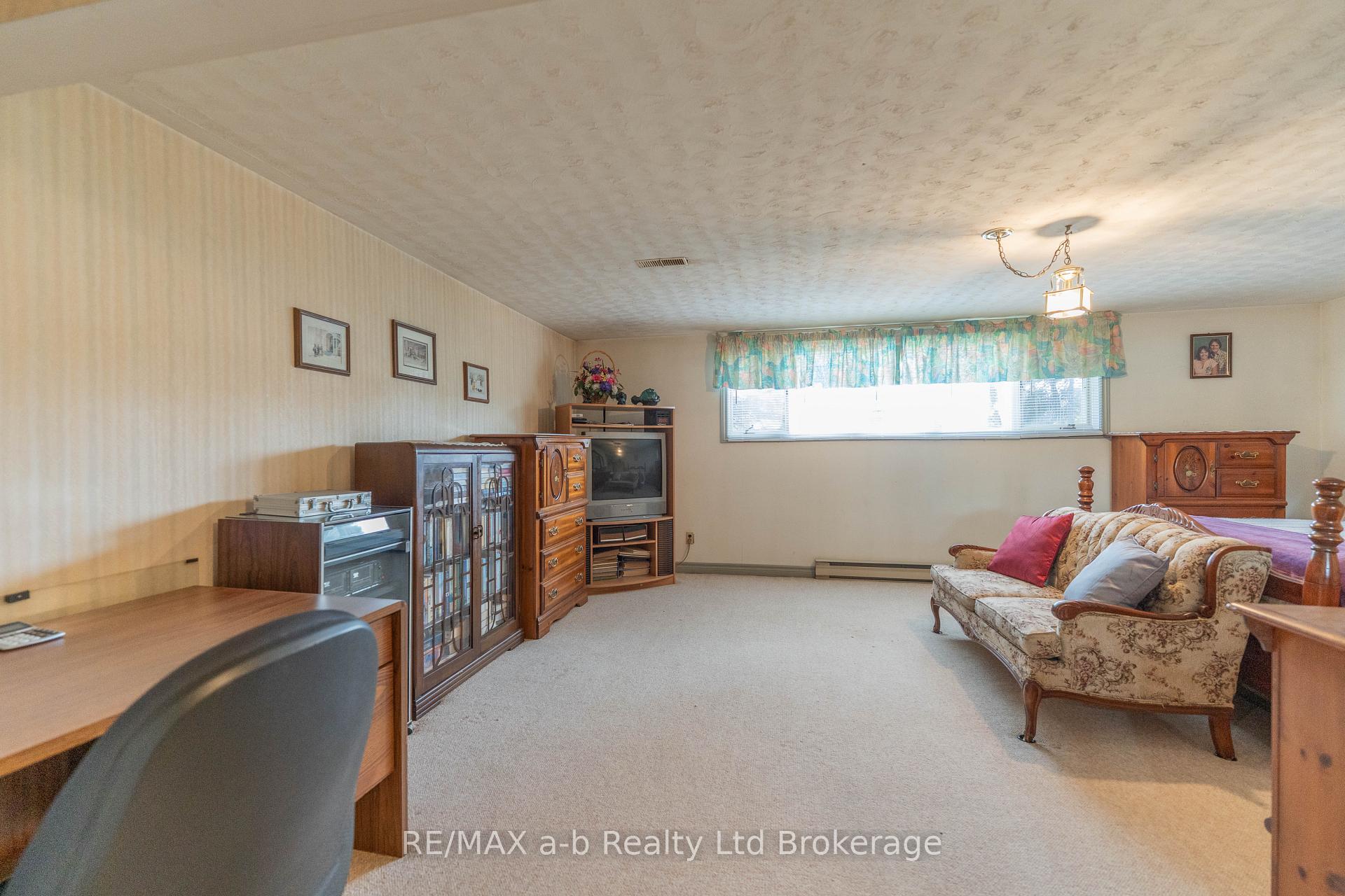 Photo 25 of 2 Cranberry Road, Tillsonburg — HOMEH