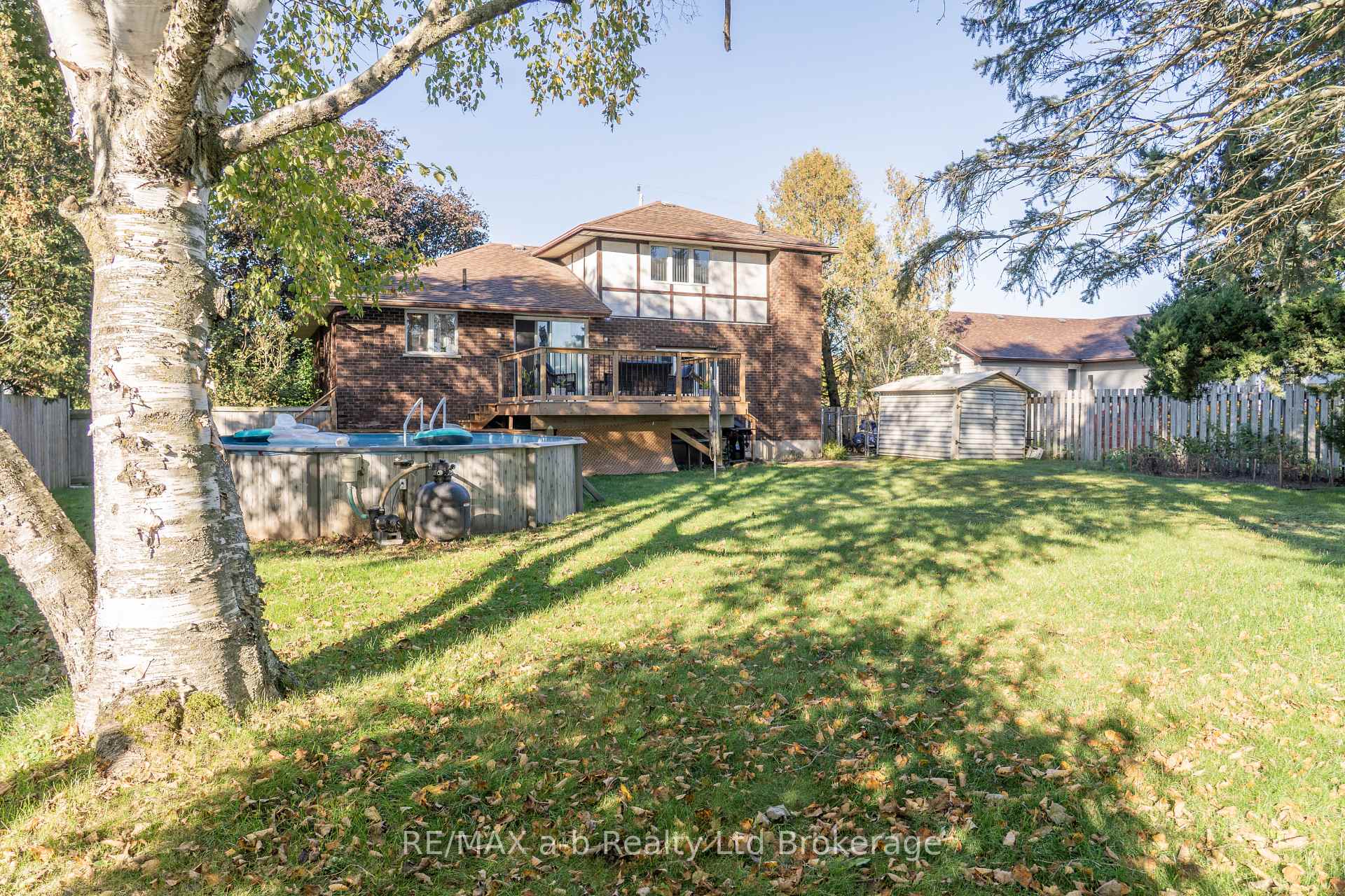 Photo 33 of 2 Cranberry Road, Tillsonburg — HOMEH