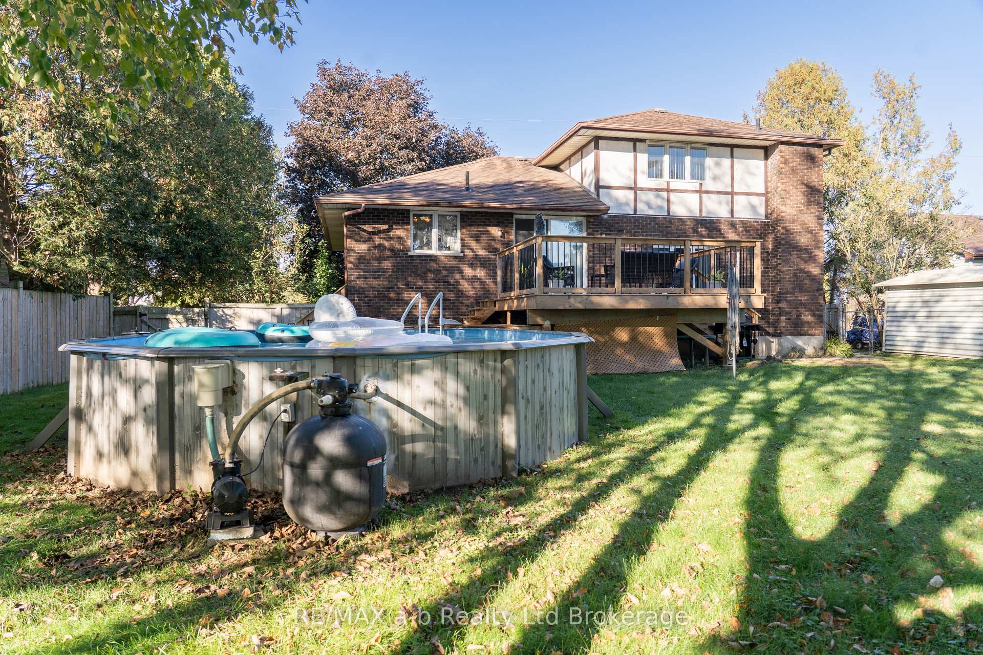 Photo 34 of 2 Cranberry Road, Tillsonburg — HOMEH