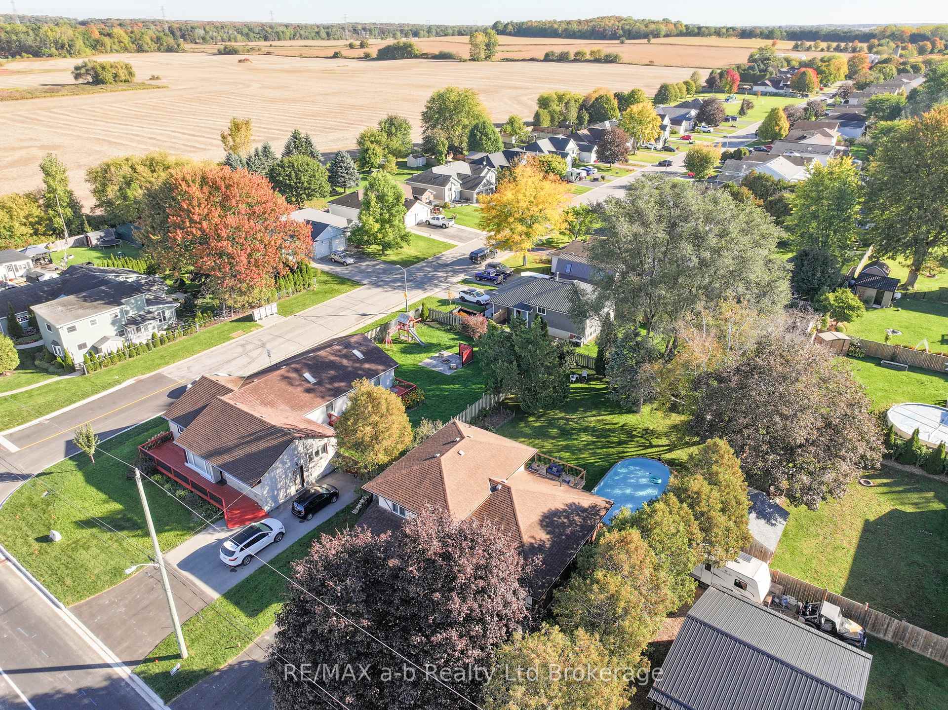 Photo 39 of 2 Cranberry Road, Tillsonburg — HOMEH