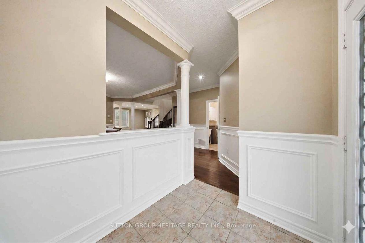 Photo 3 of 16 Shrewsbury Drive, Whitby, Brooklin — HOMEH