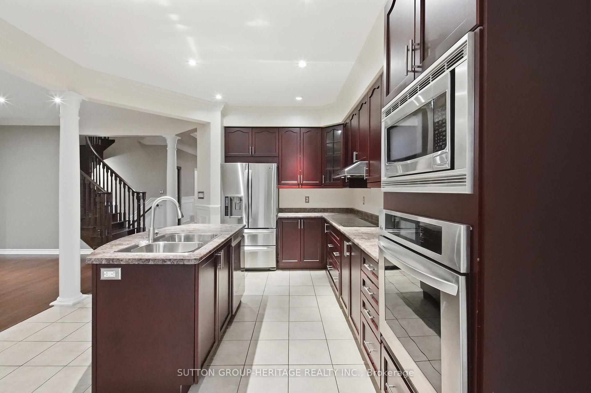 Photo 12 of 16 Shrewsbury Drive, Whitby, Brooklin — HOMEH