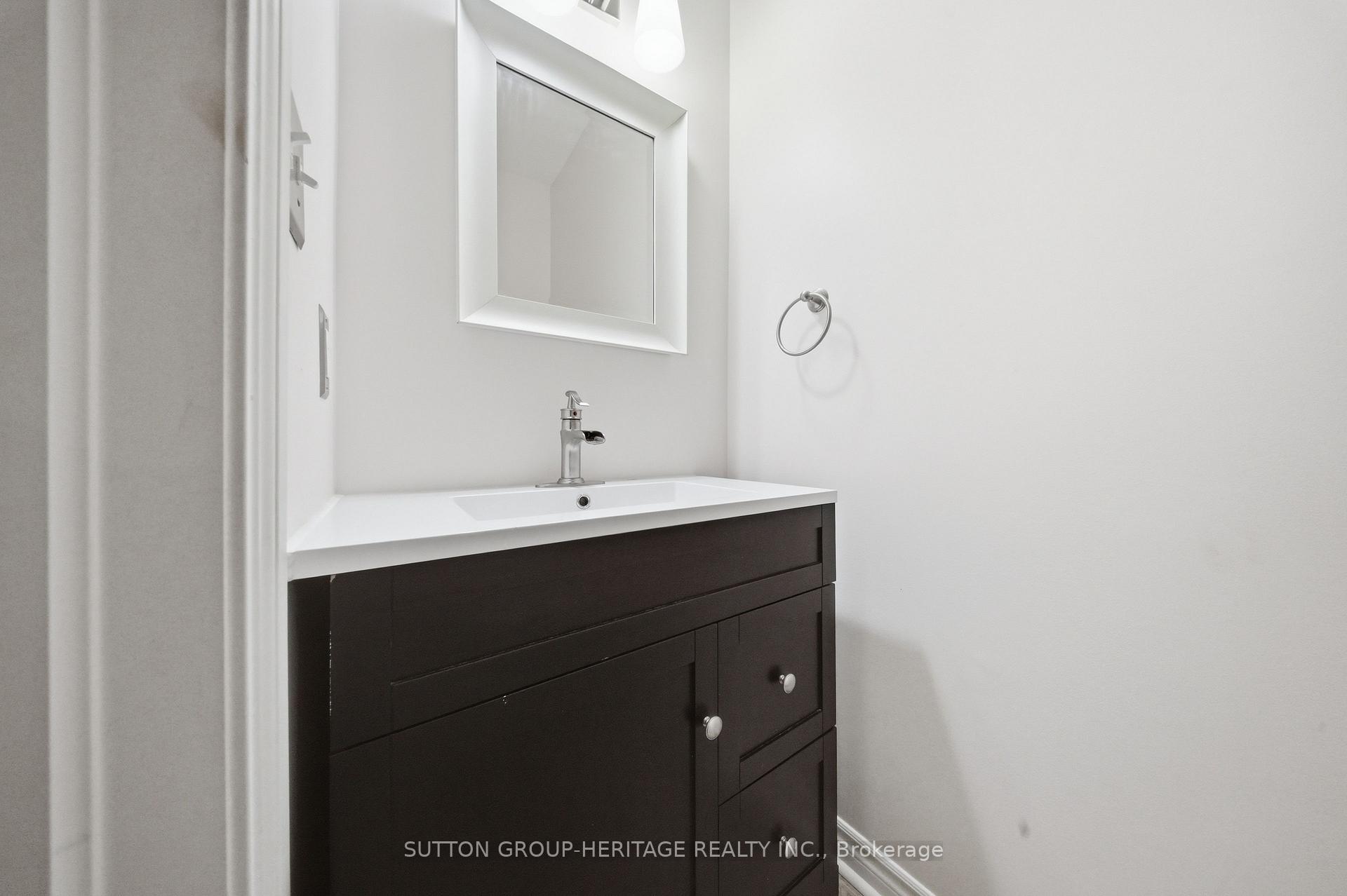 Photo 17 of 16 Shrewsbury Drive, Whitby, Brooklin — HOMEH