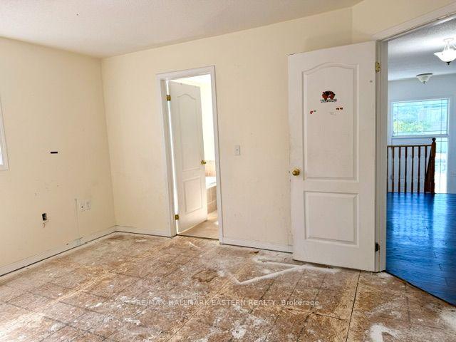 Photo 14 of 528 Clancy Crescent, Peterborough, Otonabee Ward 1 — HOMEH