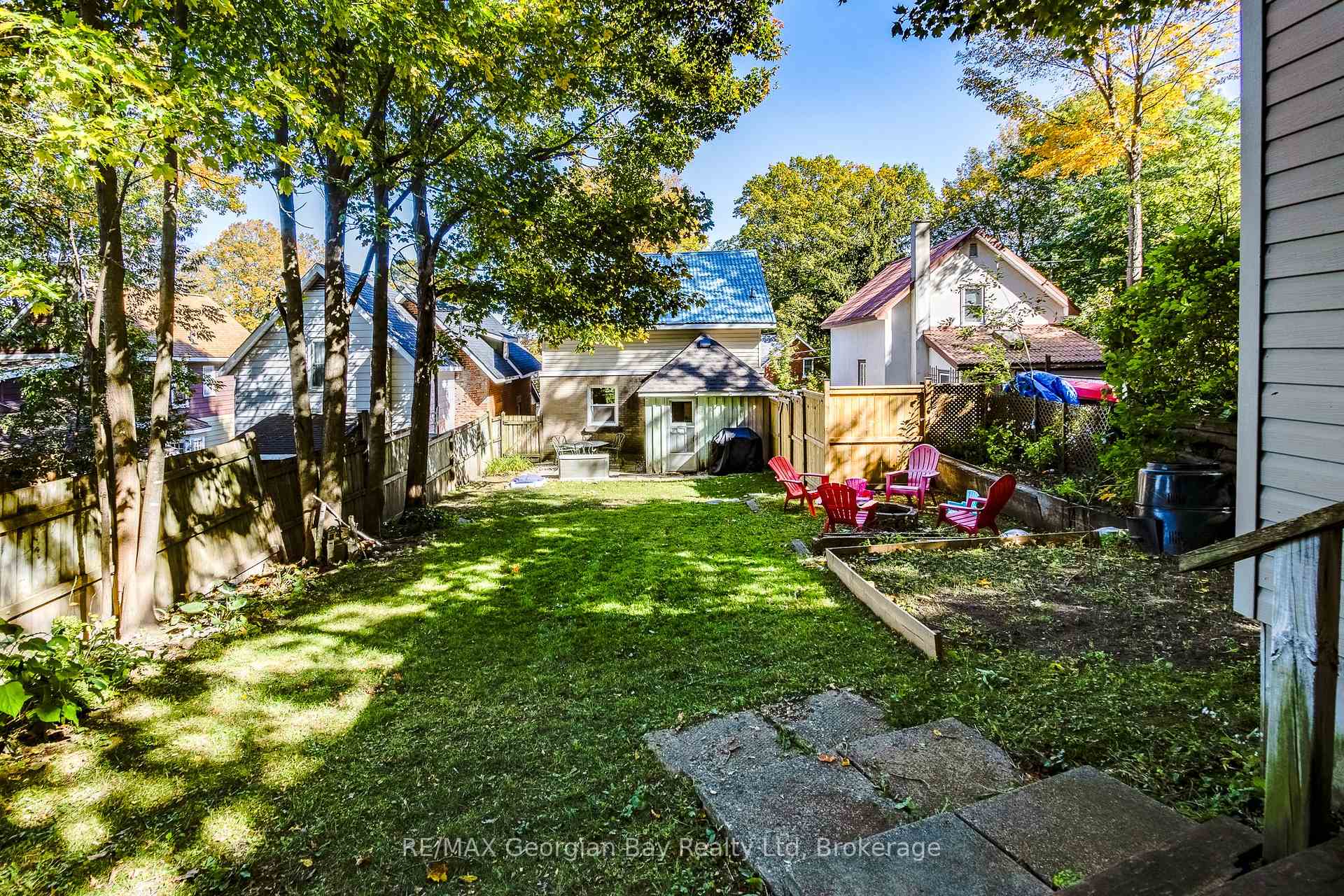 Photo 3 of 328 Third Street, Midland — HOMEH