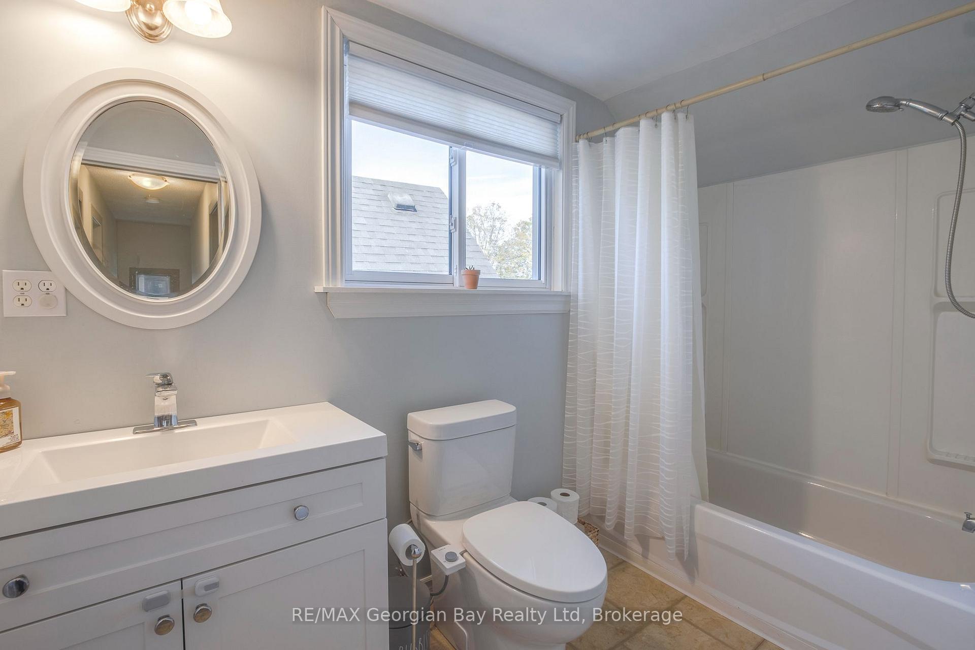 Photo 16 of 328 Third Street, Midland — HOMEH