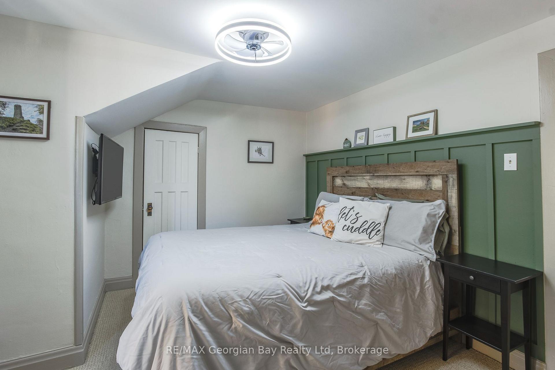Photo 21 of 328 Third Street, Midland — HOMEH
