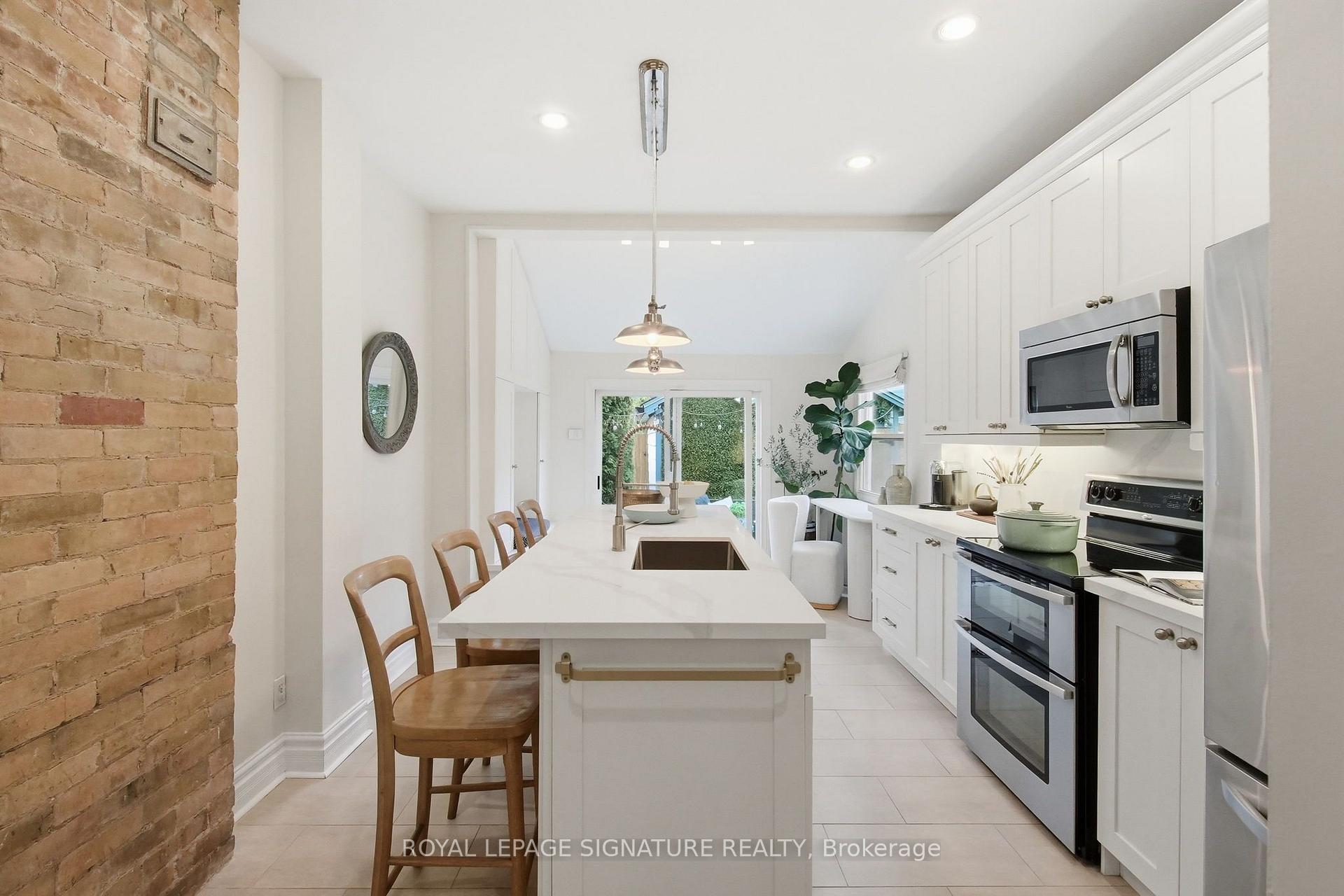 Photo of 170 Broadview Avenue