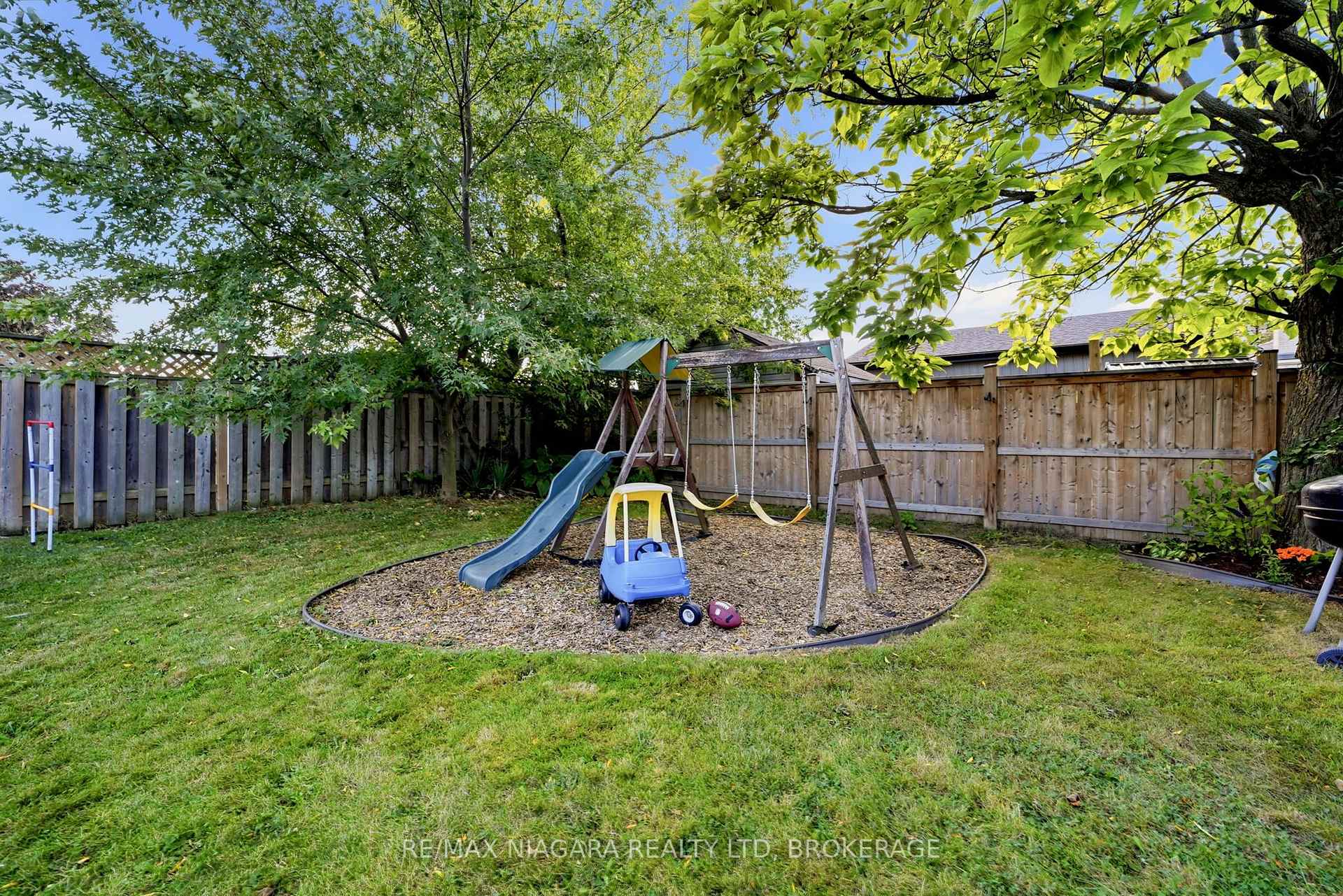 Photo 31 of 123 Meredith Drive, St. Catharines, Carlton/Bunting — HOMEH