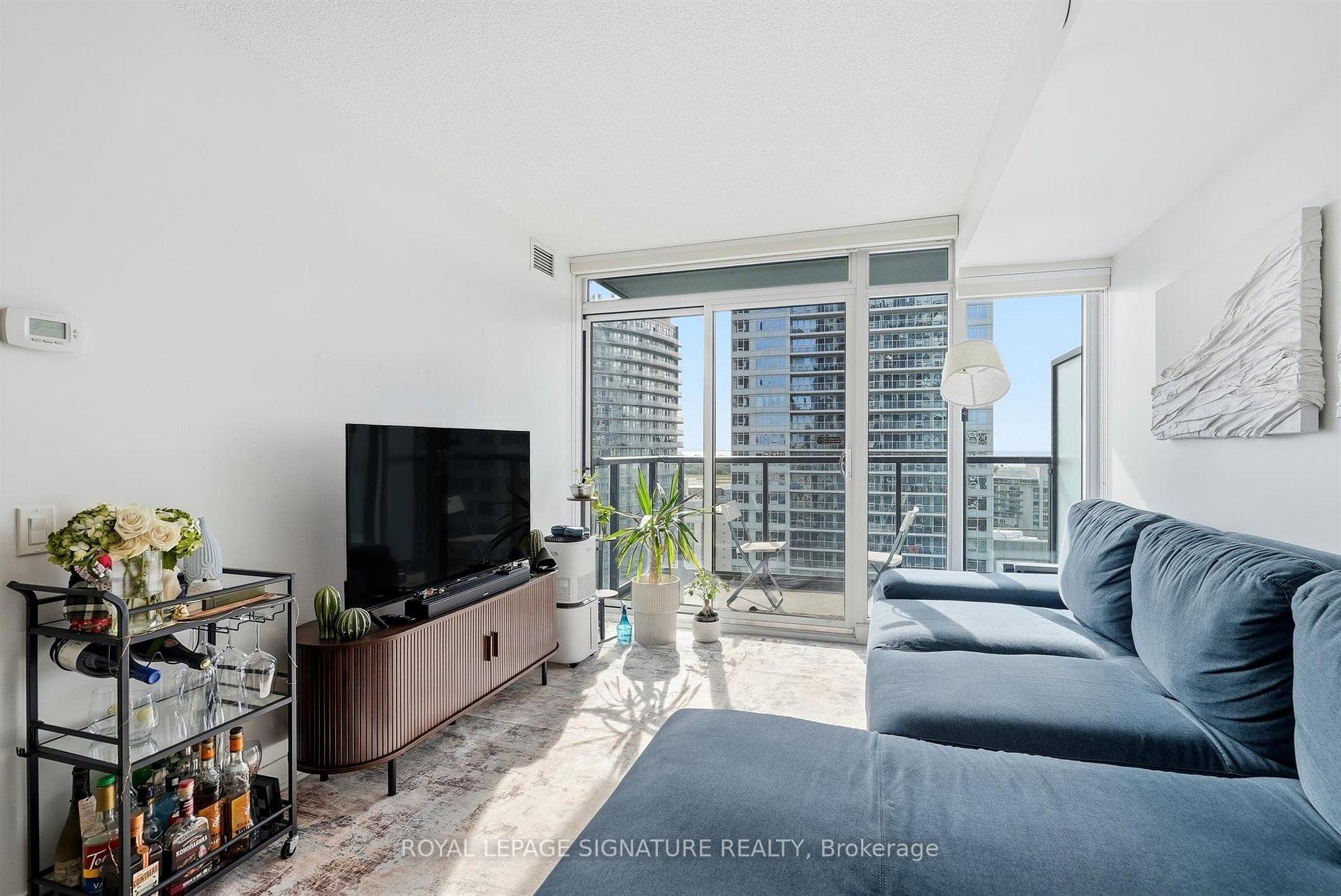 Photo 5 of Unit 2115, 70 Queens Wharf Road, Toronto, Waterfront Communities — HOMEH