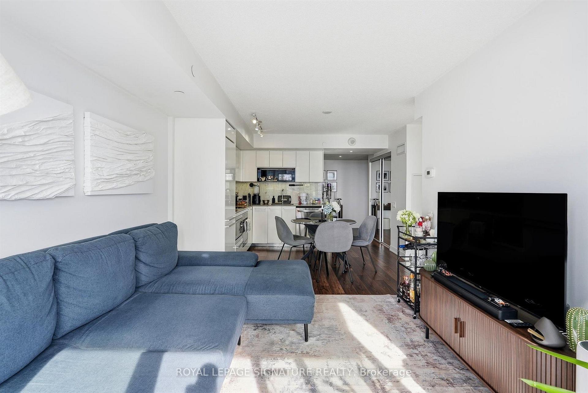 Photo 6 of Unit 2115, 70 Queens Wharf Road, Toronto, Waterfront Communities — HOMEH