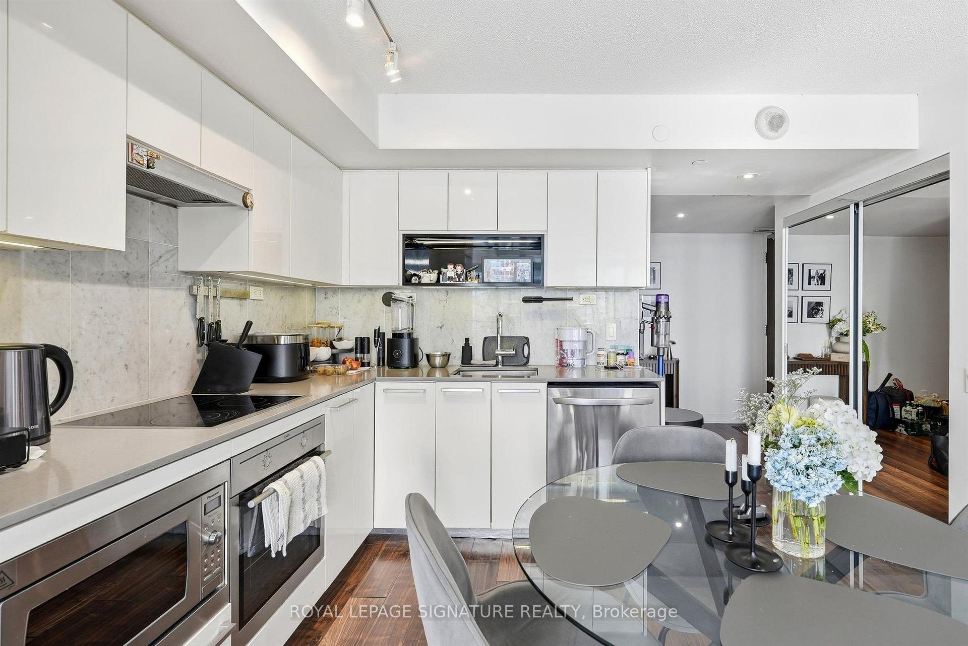 Photo 8 of Unit 2115, 70 Queens Wharf Road, Toronto, Waterfront Communities — HOMEH