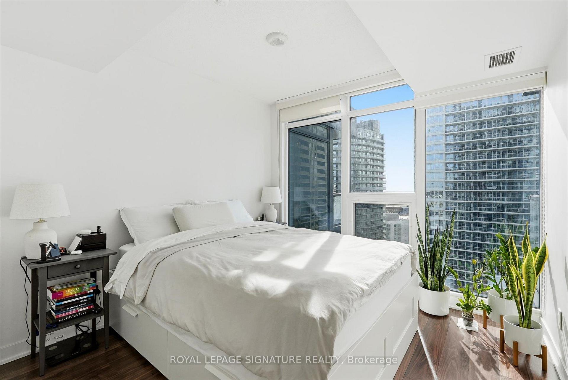 Photo 12 of Unit 2115, 70 Queens Wharf Road, Toronto, Waterfront Communities — HOMEH