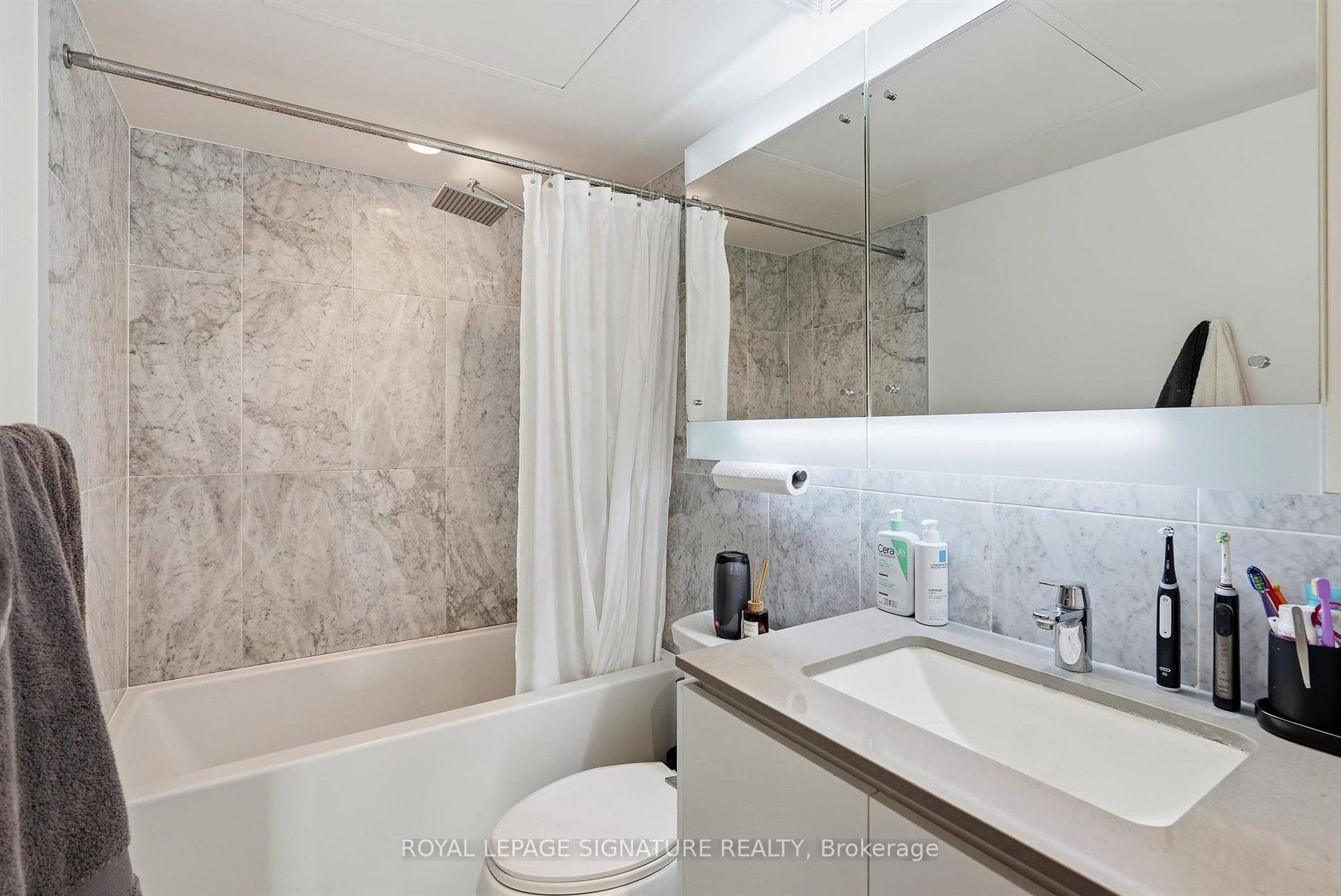 Photo 16 of Unit 2115, 70 Queens Wharf Road, Toronto, Waterfront Communities — HOMEH