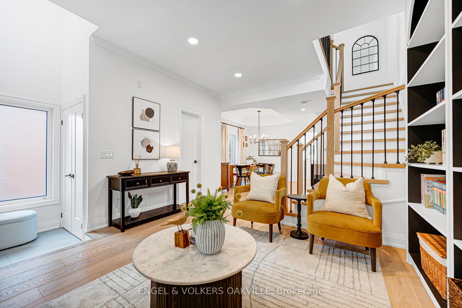Photo 8 of 2592 Castle Hill Crescent, Oakville, River Oaks — HOMEH