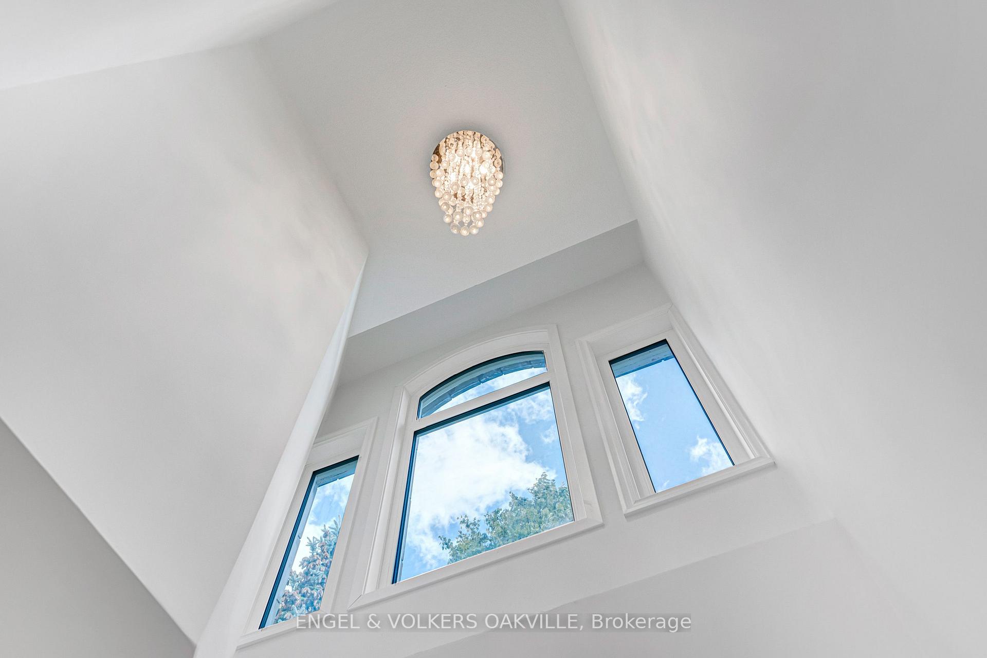 Photo 10 of 2592 Castle Hill Crescent, Oakville, River Oaks — HOMEH