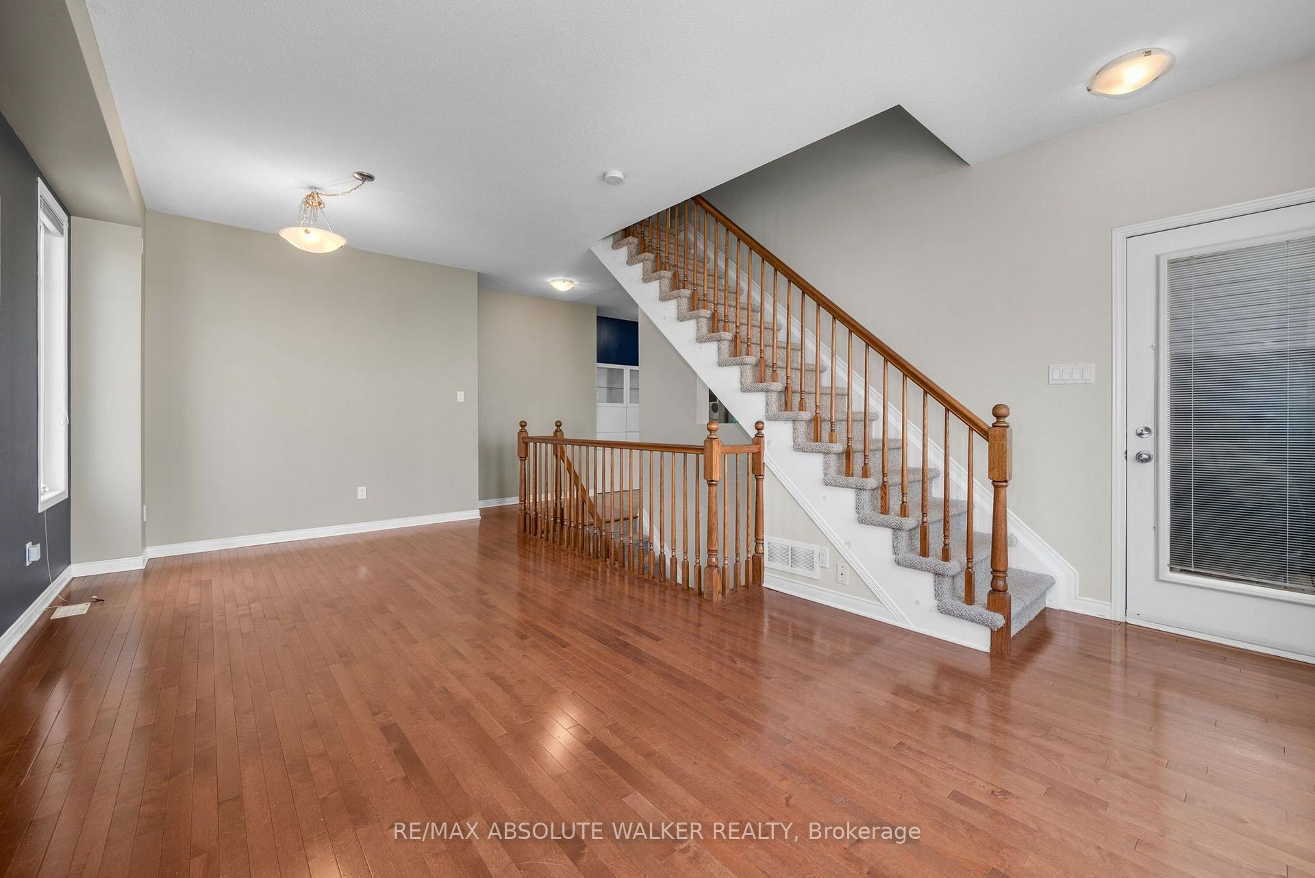Photo 10 of 65 Songbird Private, Ottawa, Westcliffe Estates — HOMEH
