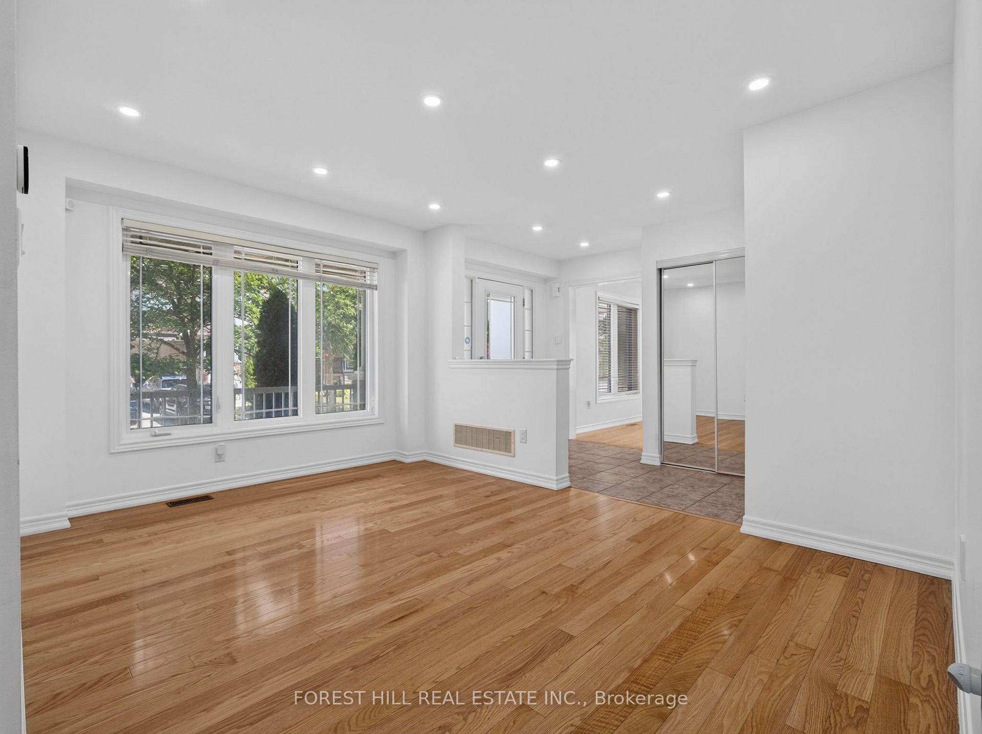 Photo 3 of 95 Stoyell Drive, Richmond Hill, Jefferson — HOMEH