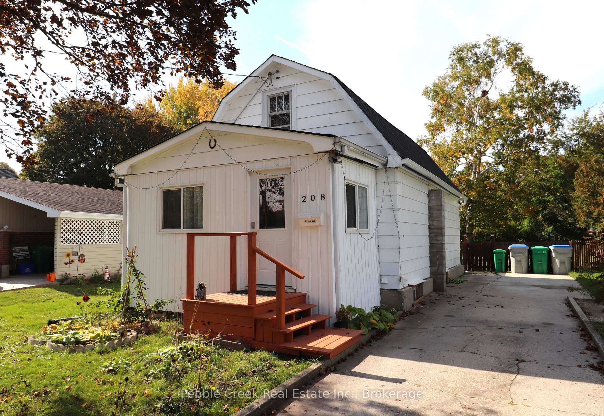 Photo of 208 Hincks Street
