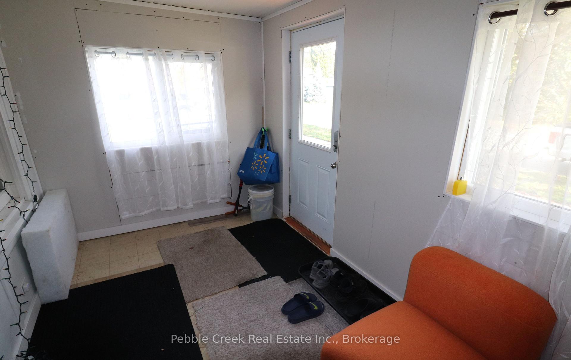 Photo 2 of 208 Hincks Street, Goderich, Goderich (Town) — HOMEH