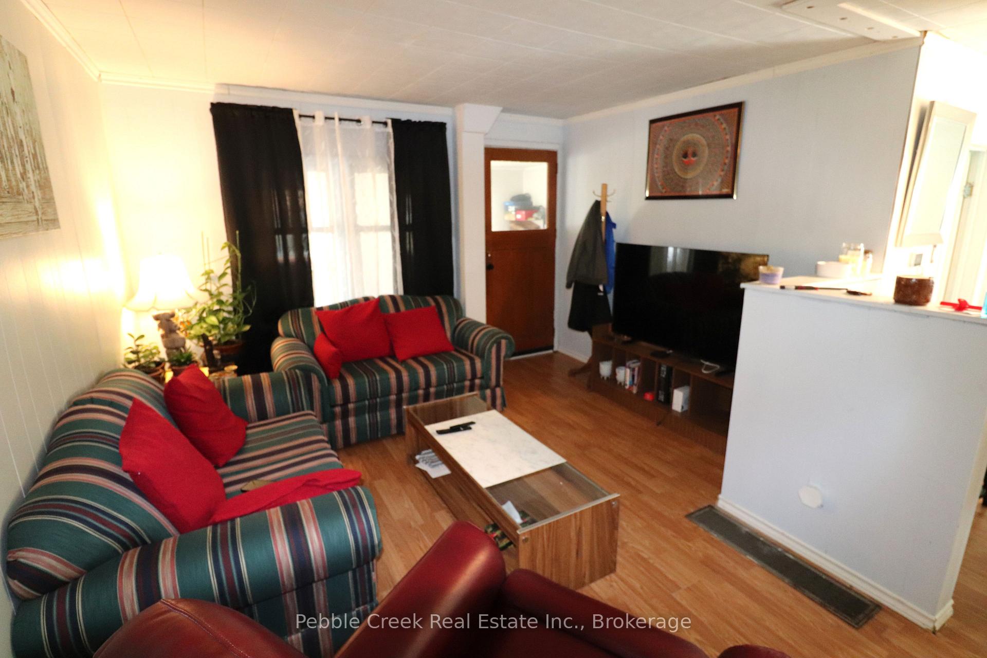 Photo 4 of 208 Hincks Street, Goderich, Goderich (Town) — HOMEH