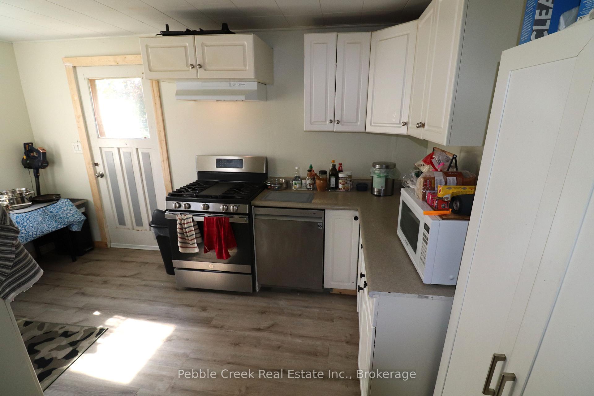 Photo 8 of 208 Hincks Street, Goderich, Goderich (Town) — HOMEH
