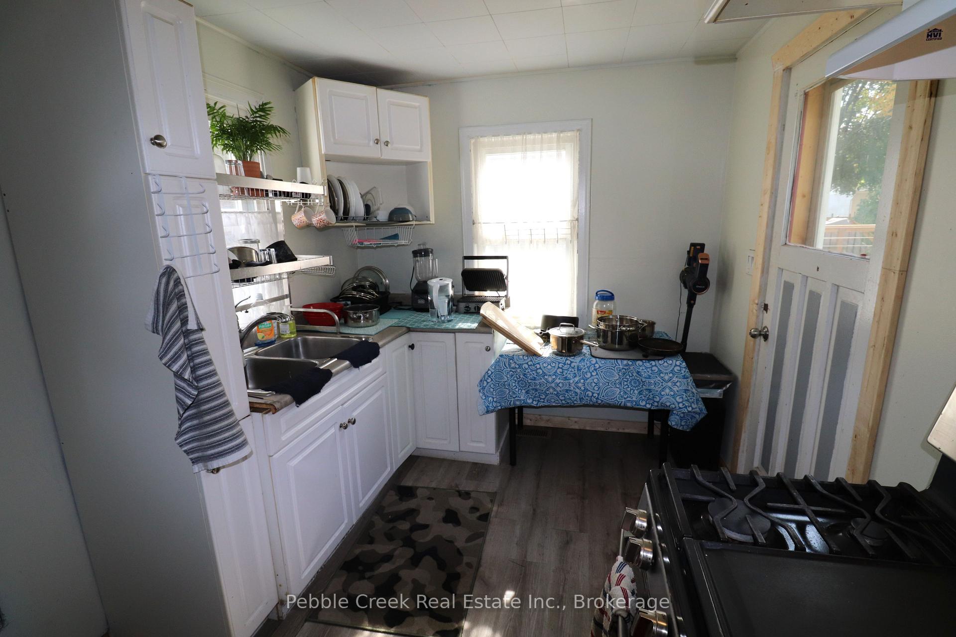 Photo 9 of 208 Hincks Street, Goderich, Goderich (Town) — HOMEH