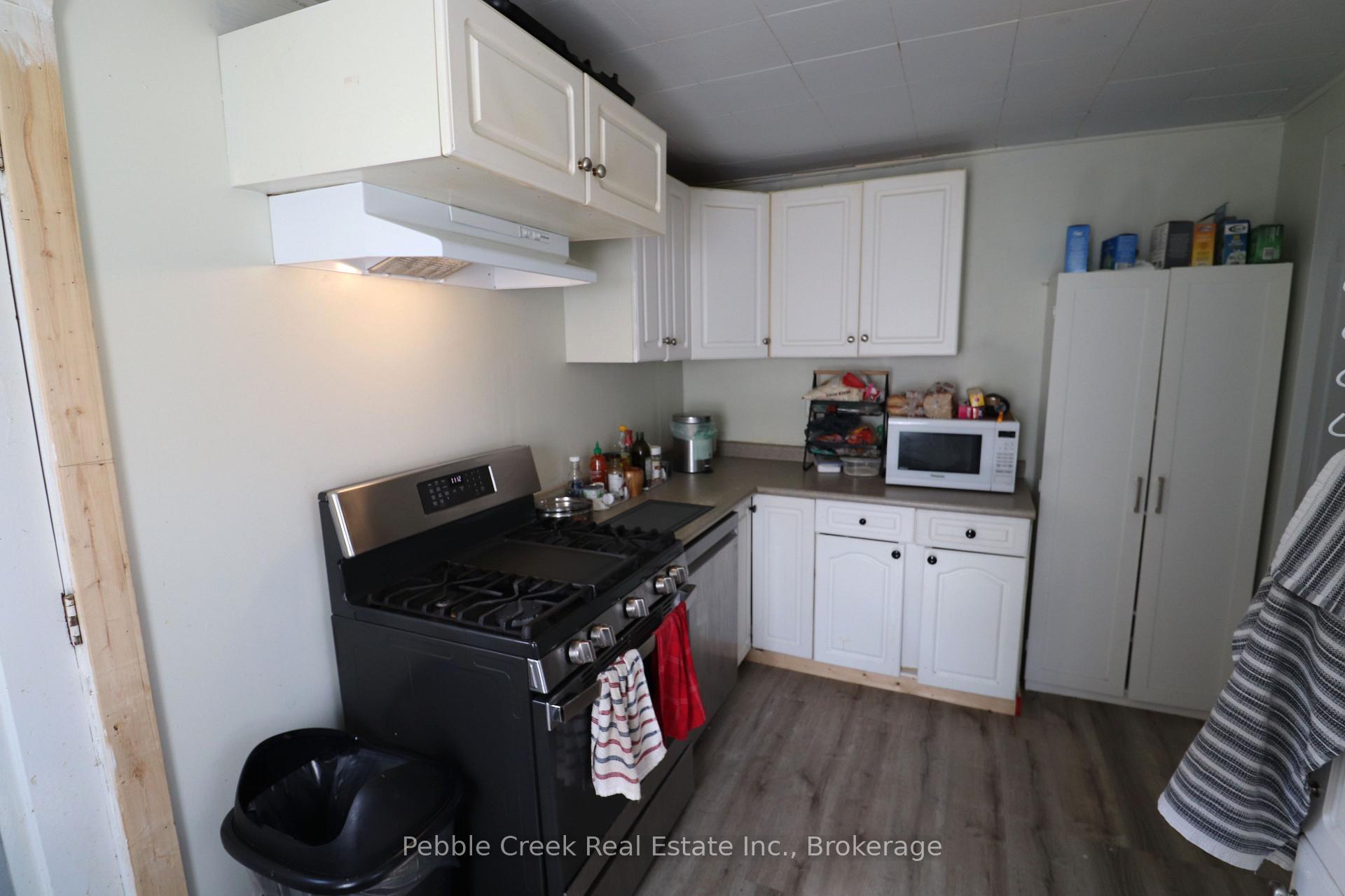 Photo 10 of 208 Hincks Street, Goderich, Goderich (Town) — HOMEH