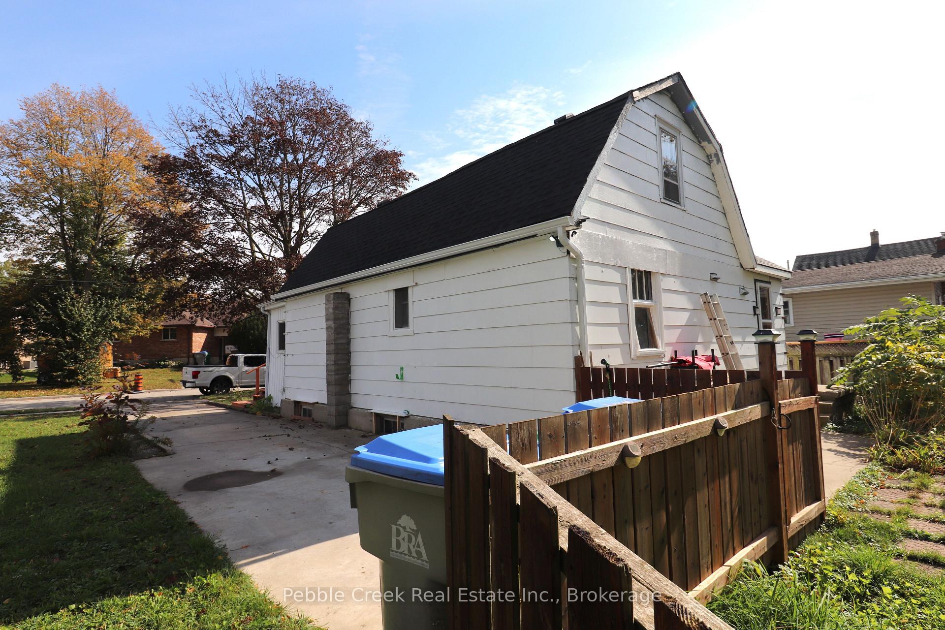 Photo 21 of 208 Hincks Street, Goderich, Goderich (Town) — HOMEH