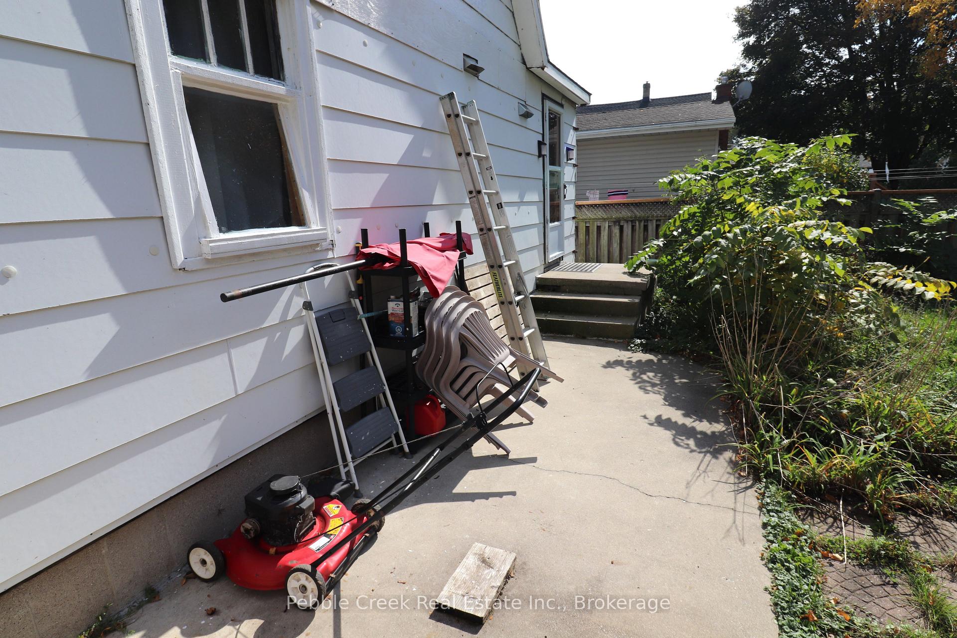 Photo 22 of 208 Hincks Street, Goderich, Goderich (Town) — HOMEH