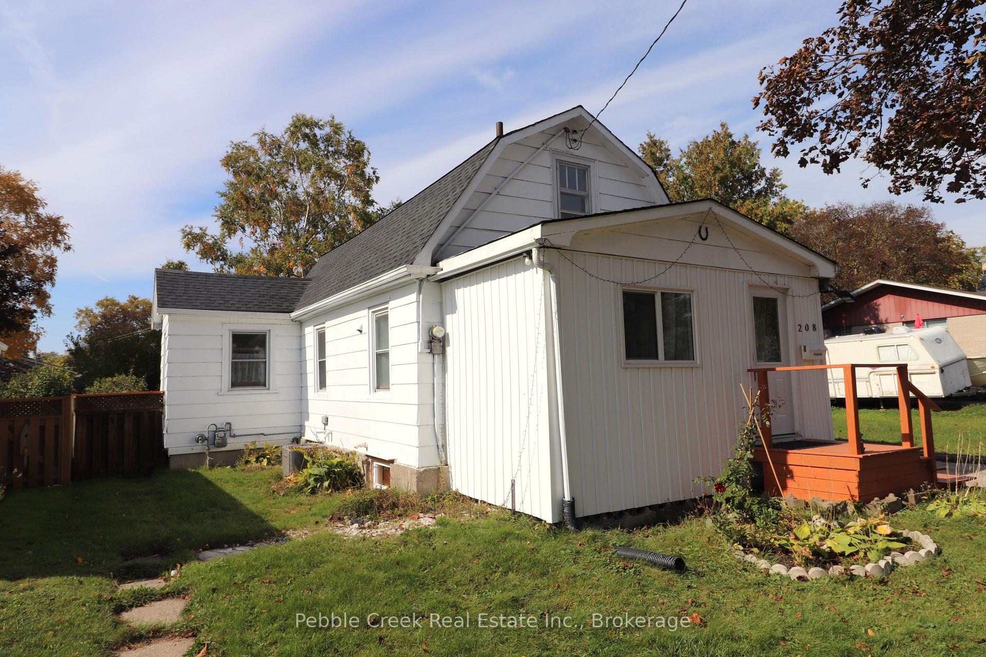 Photo 23 of 208 Hincks Street, Goderich, Goderich (Town) — HOMEH