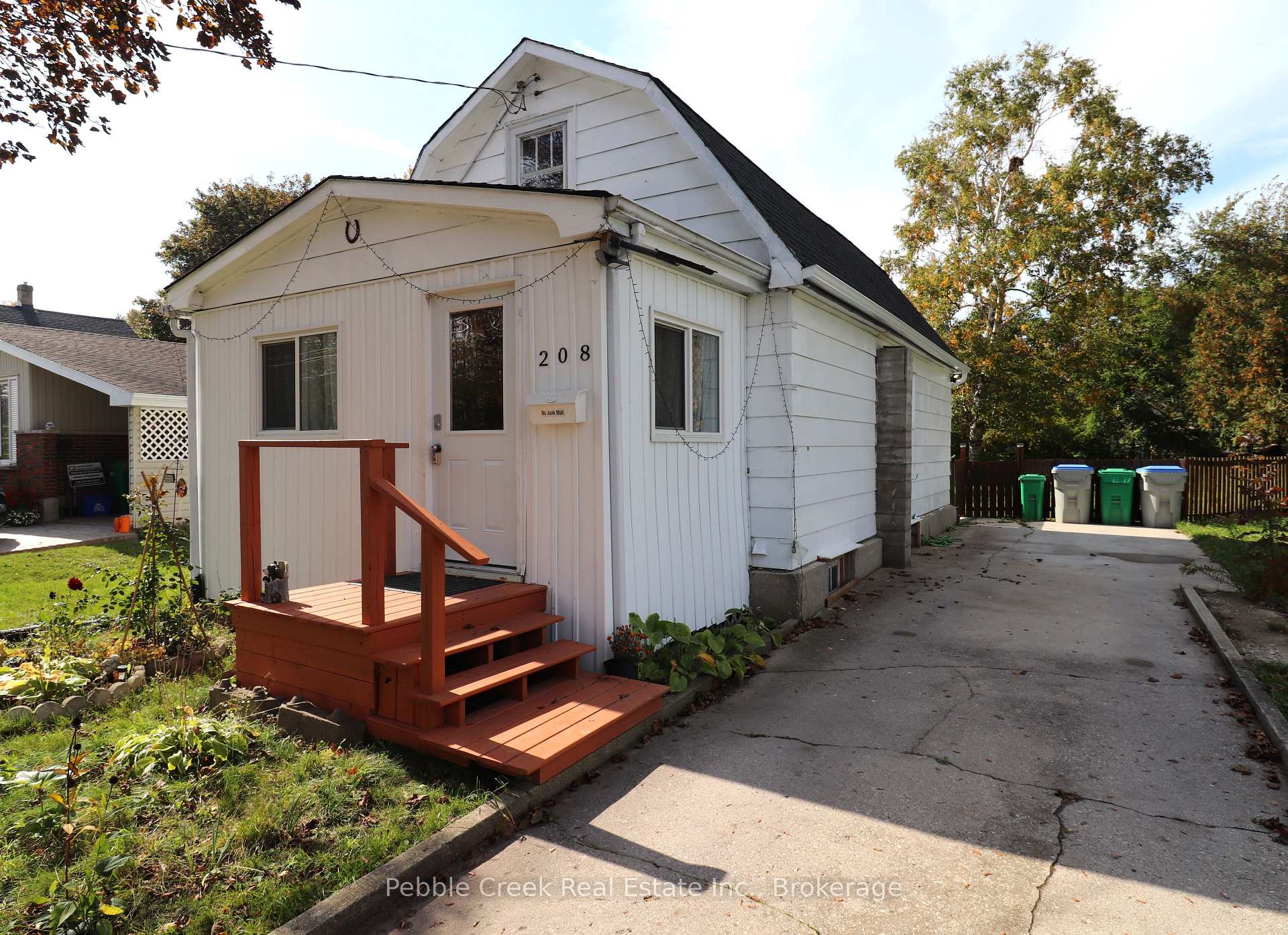 Photo 24 of 208 Hincks Street, Goderich, Goderich (Town) — HOMEH