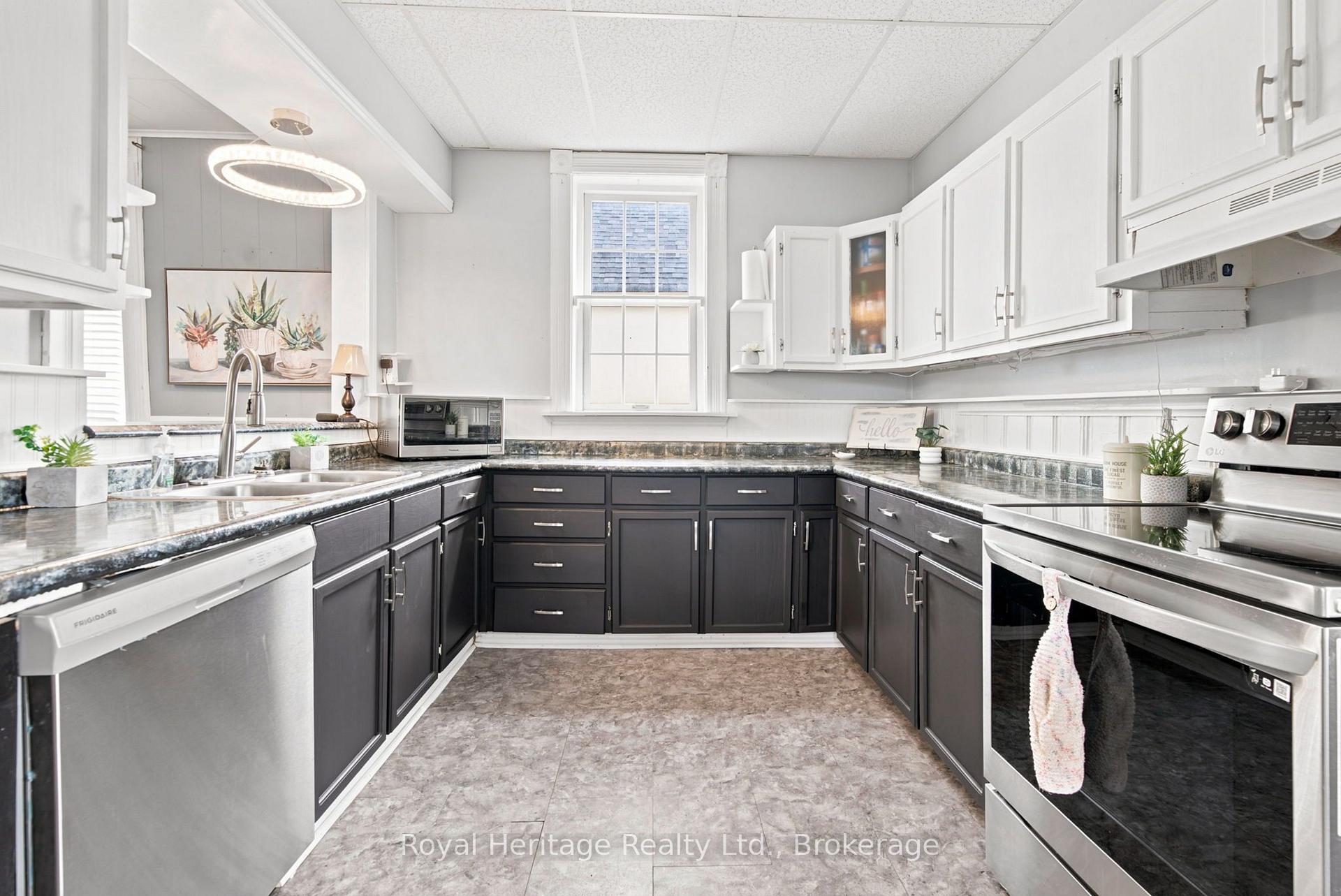 Photo of 61 Lindsay Street N