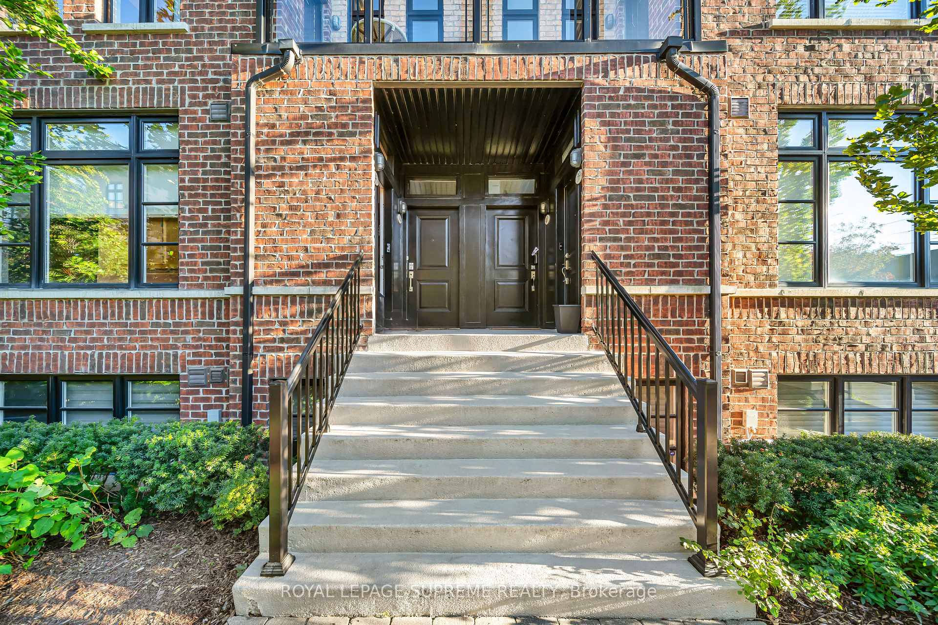 Photo 2 of Unit 43, 8167 Kipling Avenue, Vaughan, West Woodbridge — HOMEH