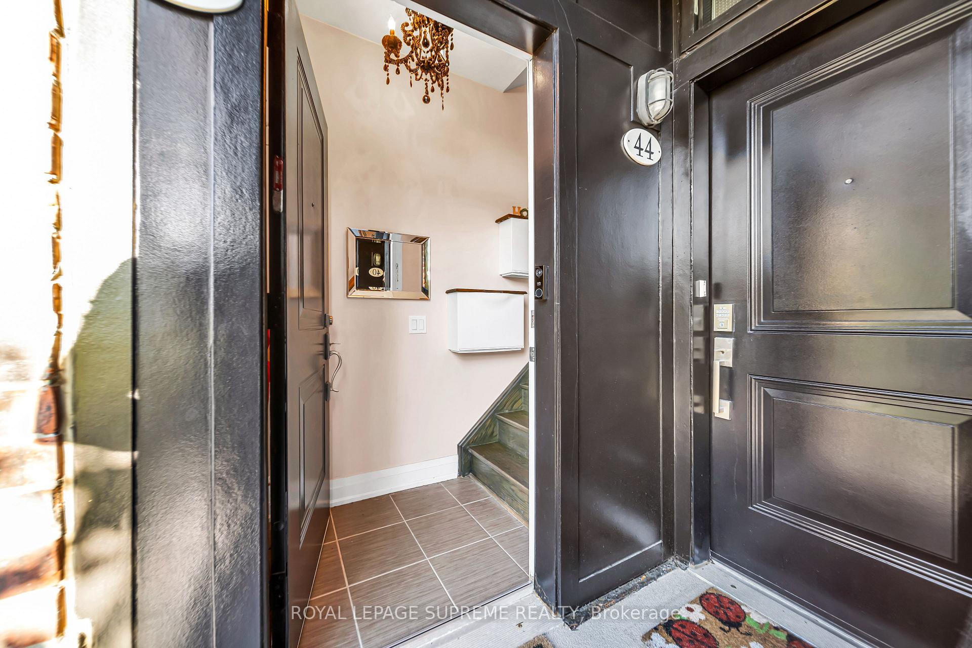 Photo 4 of Unit 43, 8167 Kipling Avenue, Vaughan, West Woodbridge — HOMEH