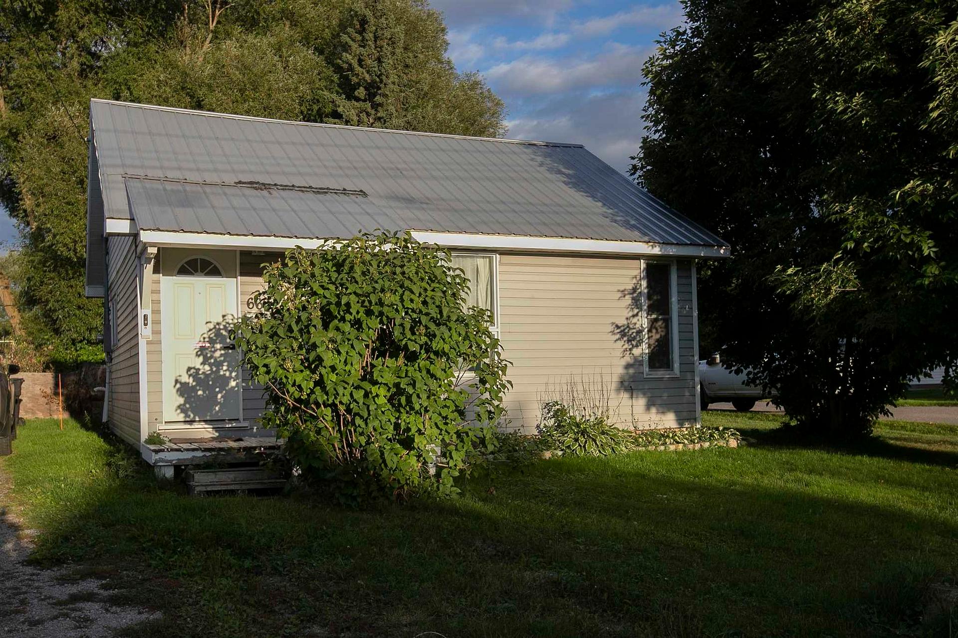 Photo 2 of 666 Shafer Avenue, Sault Ste Marie, Ward 4 — HOMEH
