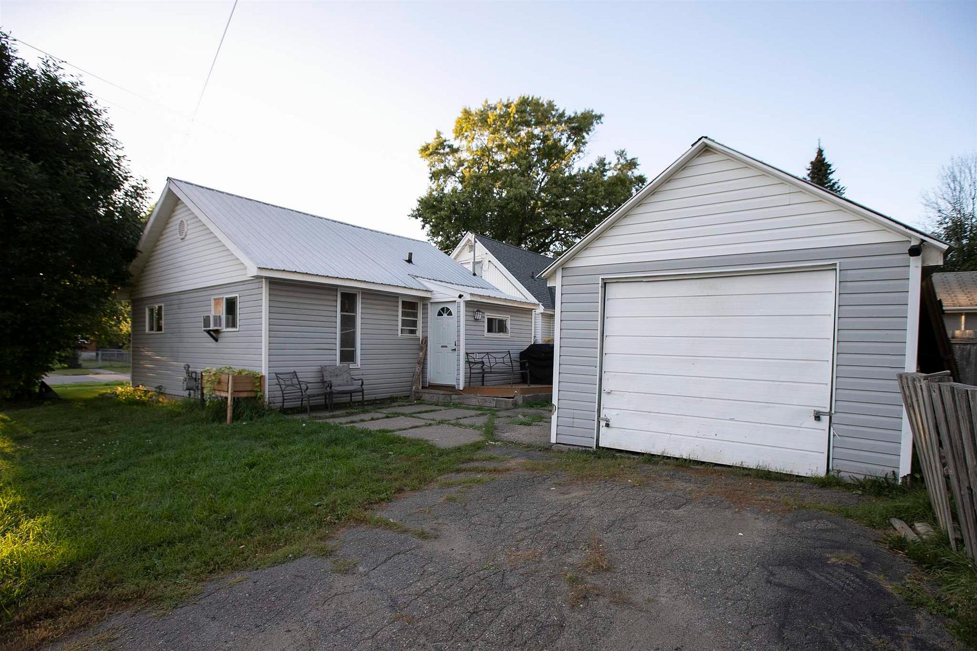 Photo 4 of 666 Shafer Avenue, Sault Ste Marie, Ward 4 — HOMEH