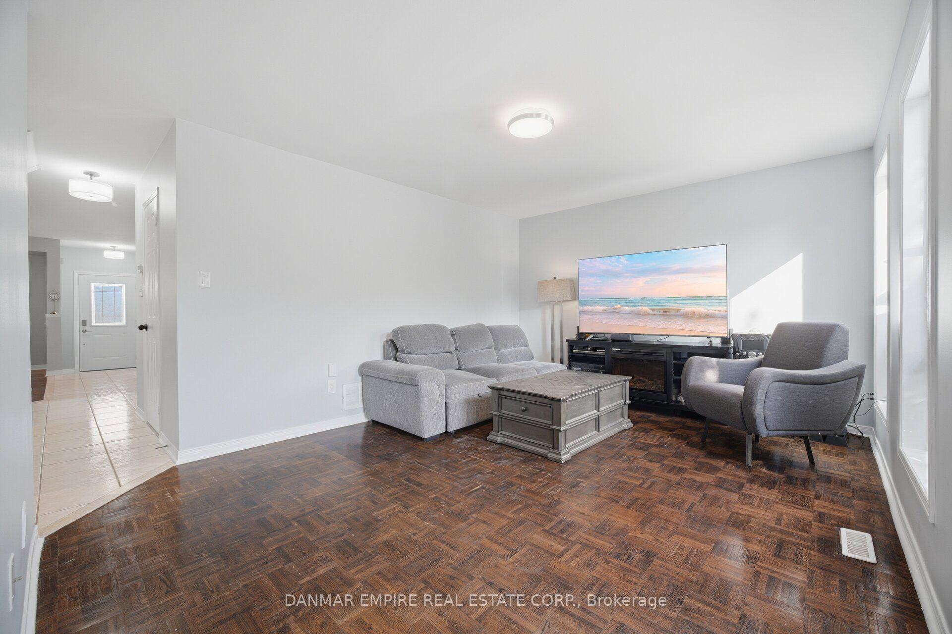 Photo 10 of 658 Julia Avenue, Burlington, Appleby — HOMEH