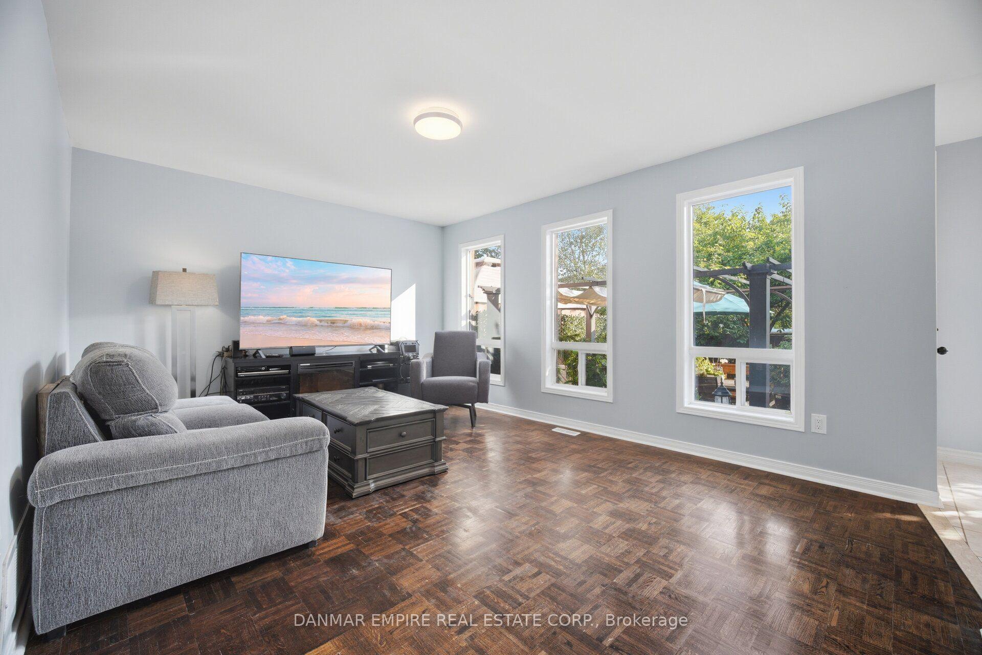 Photo 11 of 658 Julia Avenue, Burlington, Appleby — HOMEH