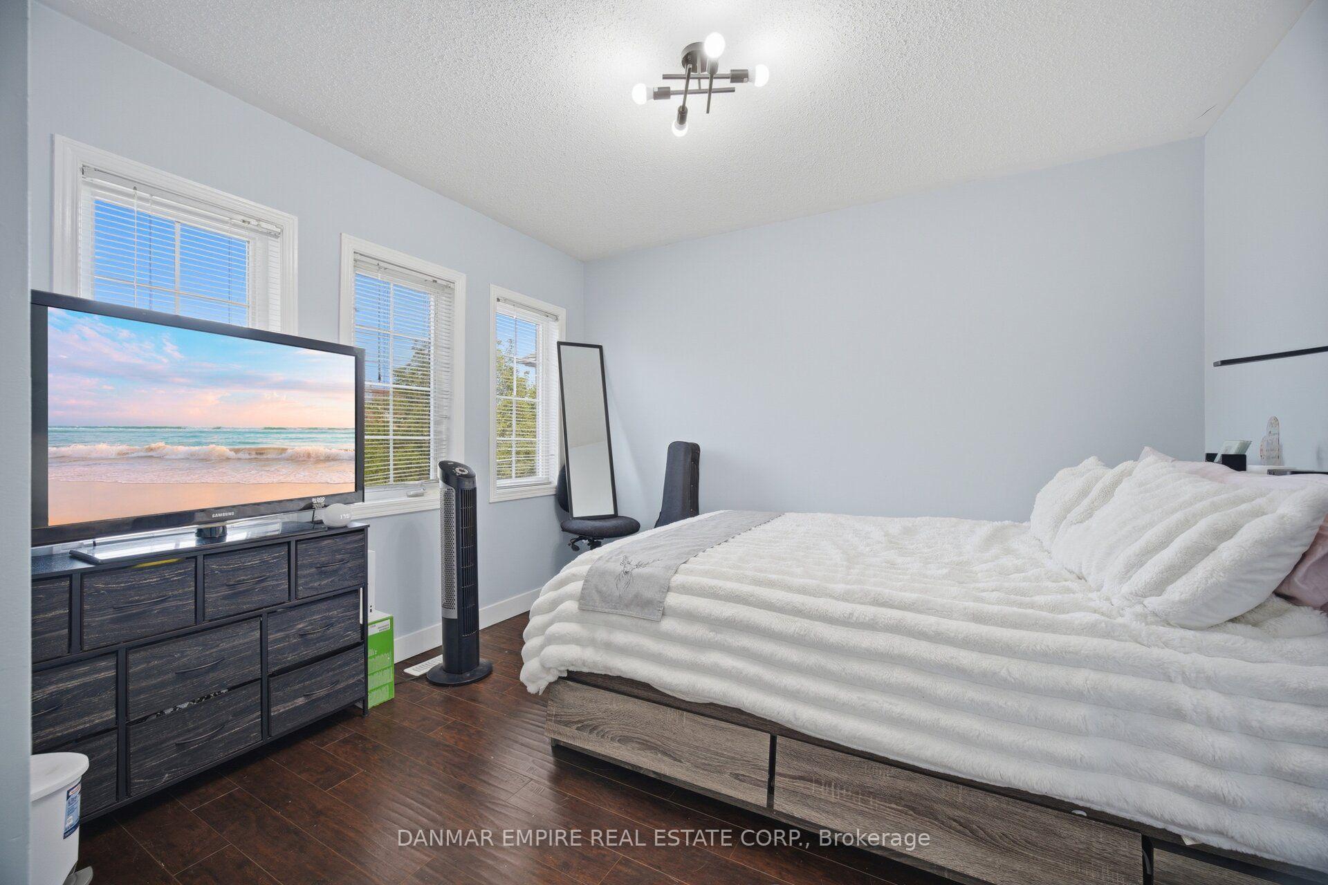 Photo 32 of 658 Julia Avenue, Burlington, Appleby — HOMEH