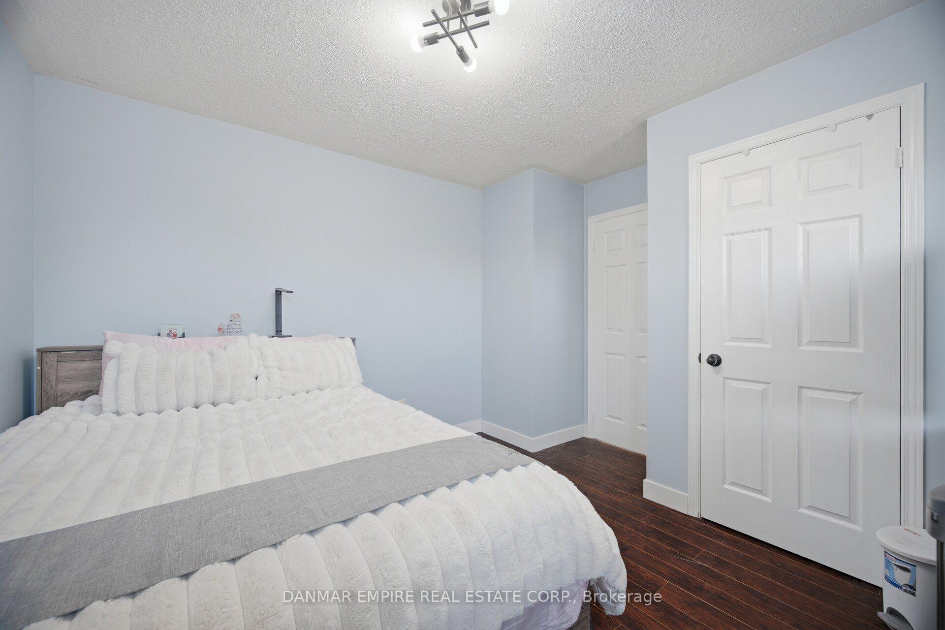 Photo 33 of 658 Julia Avenue, Burlington, Appleby — HOMEH