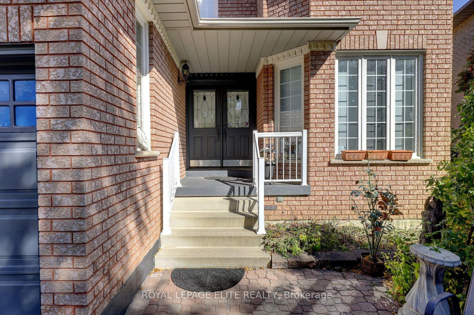 Photo 3 of 5 Pinecone Way E, Brampton, Sandringham-Wellington — HOMEH