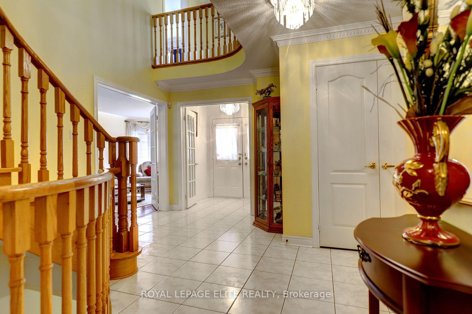 Photo 6 of 5 Pinecone Way E, Brampton, Sandringham-Wellington — HOMEH